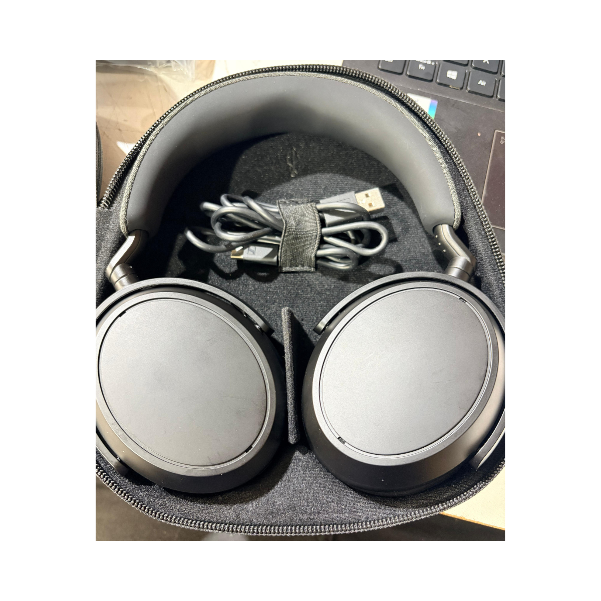 Sennheiser Momentum 4 Wireless Headphones Black - Excellent Used SENNHEISER