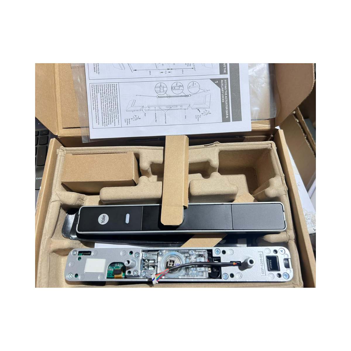 Yale Unity Security Screen Door Lock Silver YUR/SSDL/1/SIL- Pristine Yale