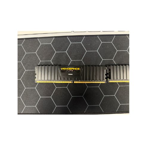 Corsair Vengeance LPX 32GB (2 x 16GB) DDR4 DRAM 3600MHz C18 (CMK32GX4M2D3600C18) - Fair Condition CORSAIR