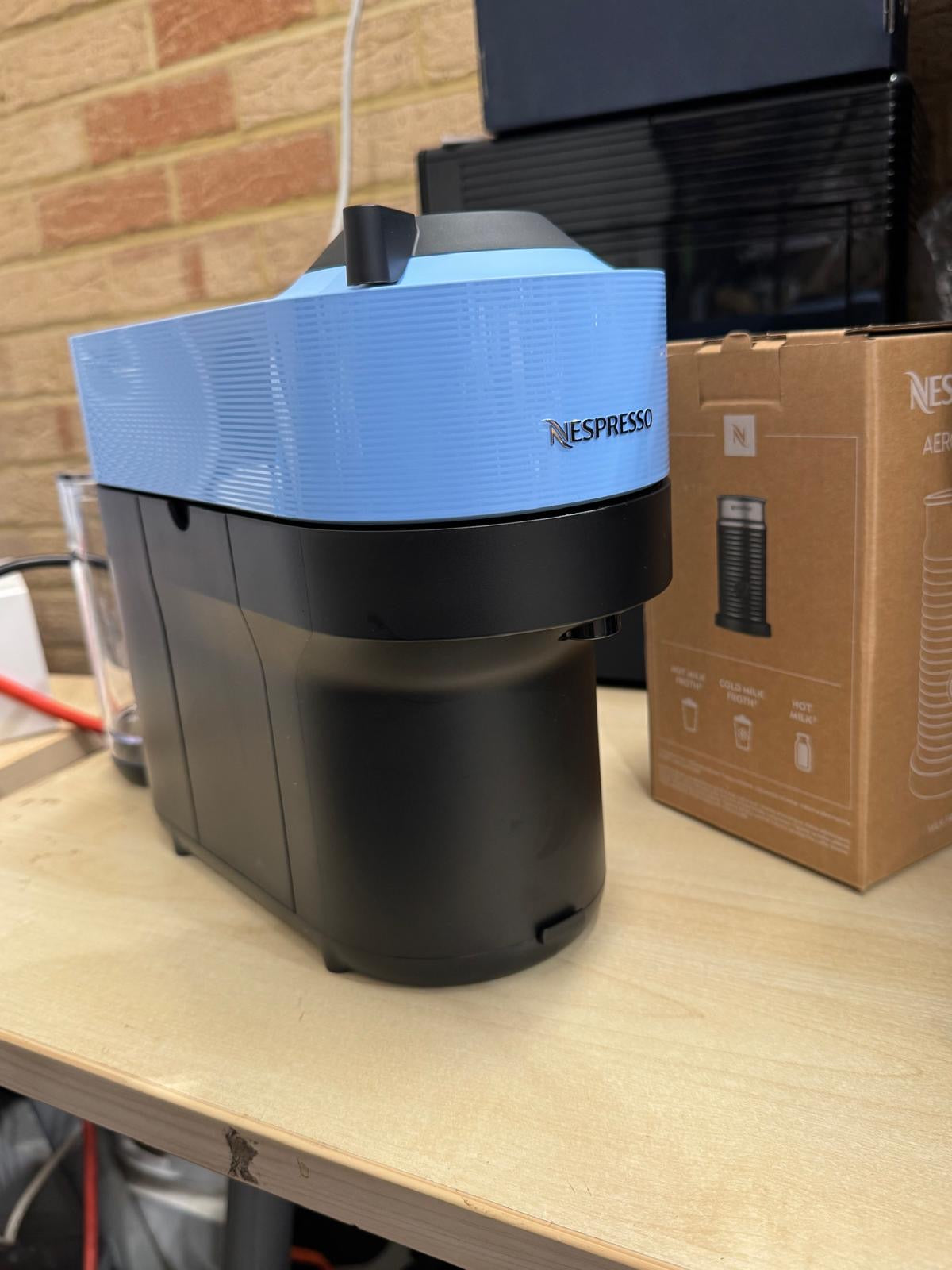 De'Longhi Nespresso Vertuo Pop Iced Value Pack ENV90.AAEICE Coffee Machine – As New DeLonghi