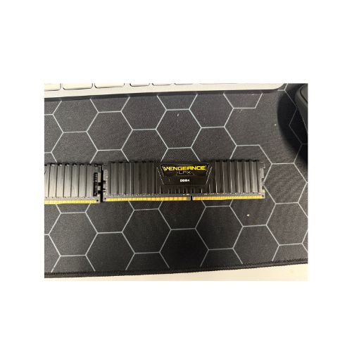 Corsair Vengeance LPX 32GB (2 x 16GB) DDR4 DRAM 3600MHz C18 (CMK32GX4M2D3600C18) - Fair Condition CORSAIR