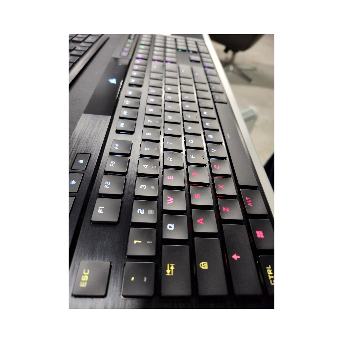 CORSAIR K100 RGB Optical-Mechanical Gaming Keyboard - Excellent Condition CORSAIR