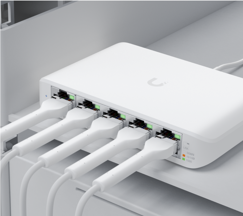 Ubiquiti UniFi Switch Flex Mini 5-Port Gigabit Switch connected with ethernet cables