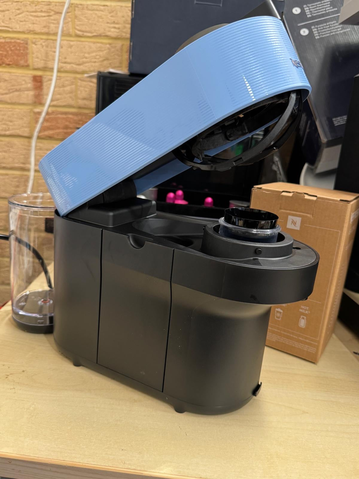 De'Longhi Nespresso Vertuo Pop Iced Value Pack ENV90.AAEICE Coffee Machine – As New DeLonghi