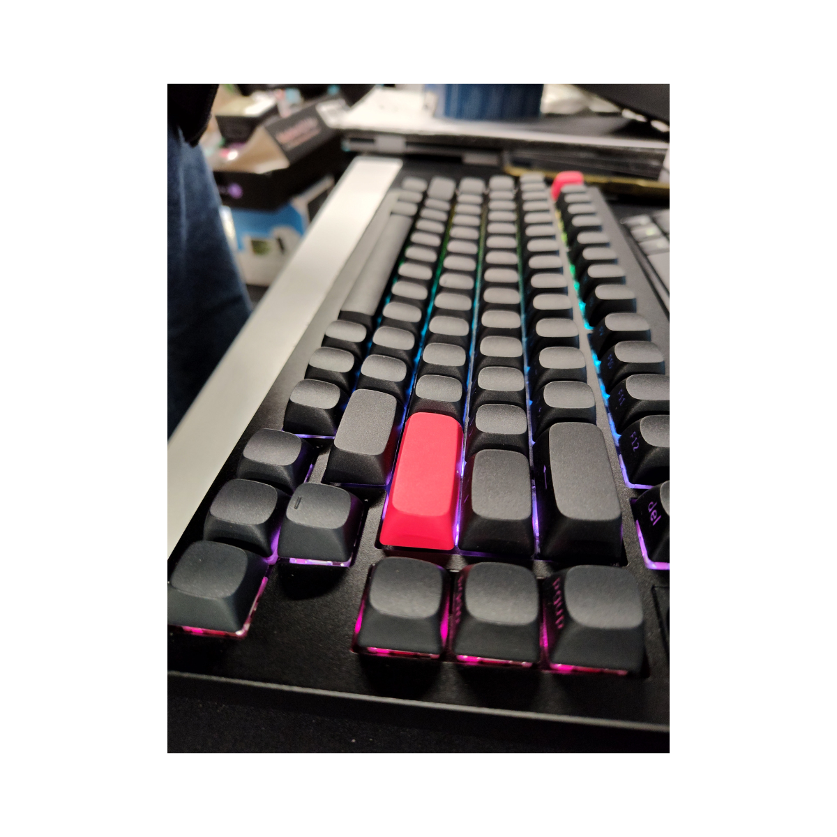 Keychron Q1 Max RGB QMK/VIA Wireless Mechanical Keyboard Knob Gateron Jupiter Brown – As New Condition Keychron