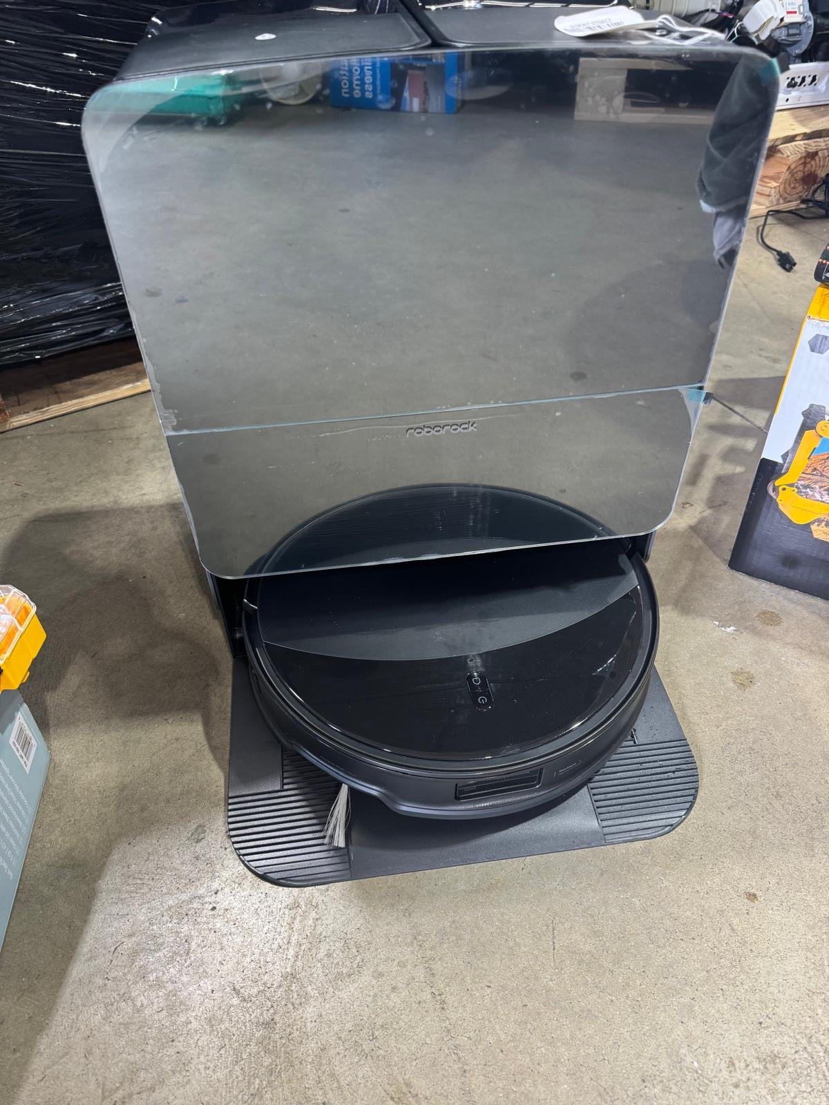 Roborock Saros 10R Robotic Vacuum and Mop - Black - Good - Refurbished Roborock