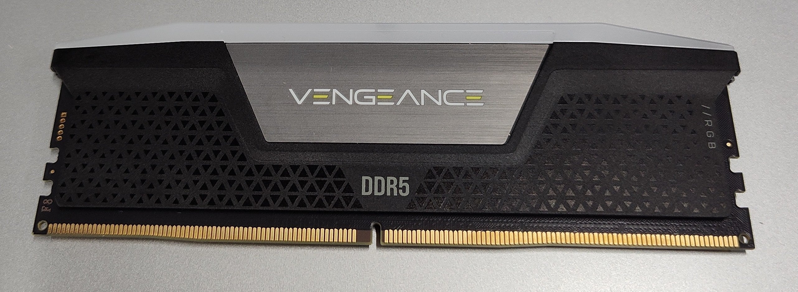 CORSAIR Vengeance RGB DDR5 16GB 6000MHz CL36 Intel XMP RGB RAM Black CMH32GX5M2E6000C36 – Excellent Condition (Only 1 stick available) CORSAIR