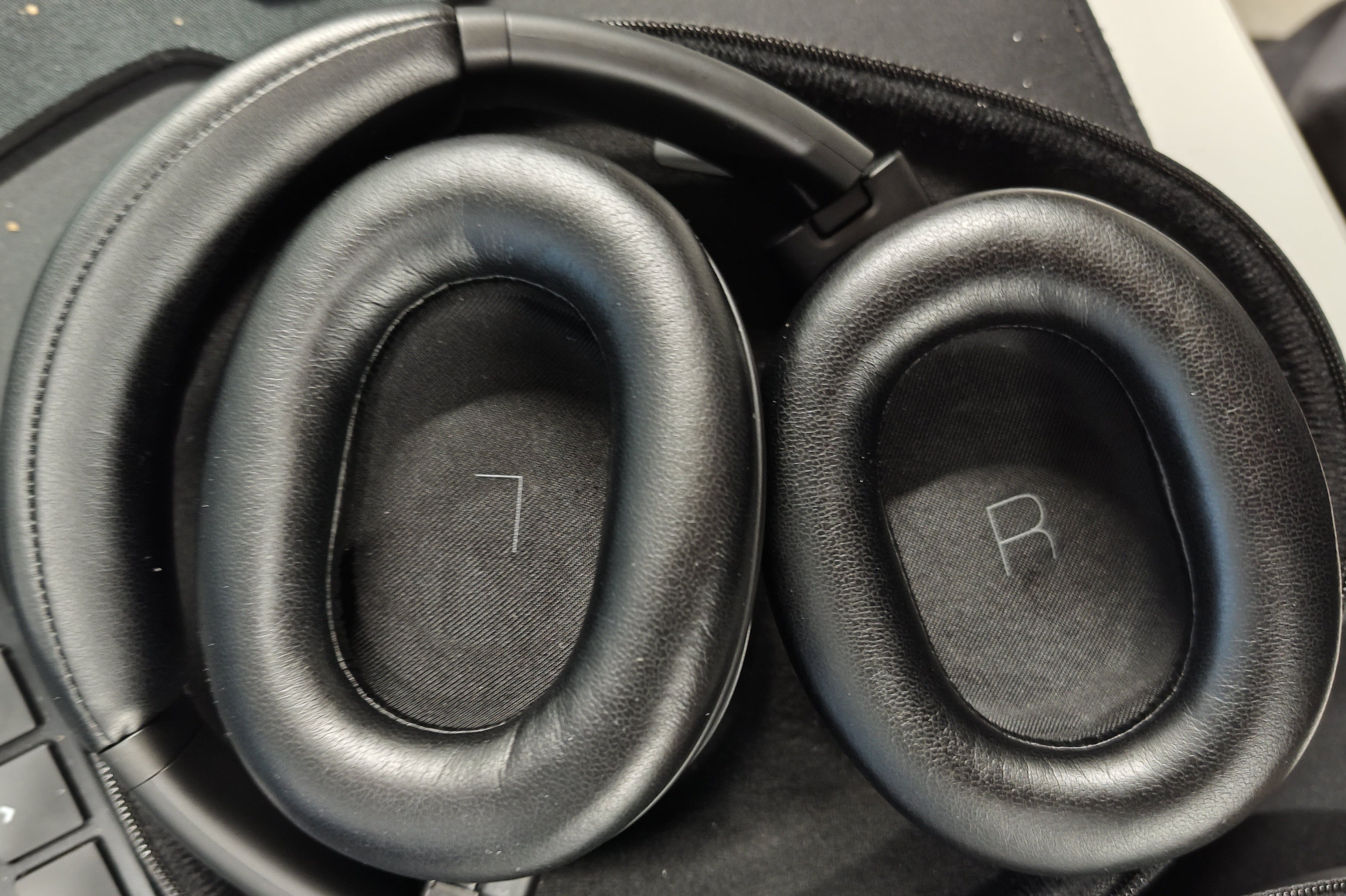 JBL Tour One M3 Smart Tx Wireless Noise Cancelling Headphones Black - Excellent Condition JBL