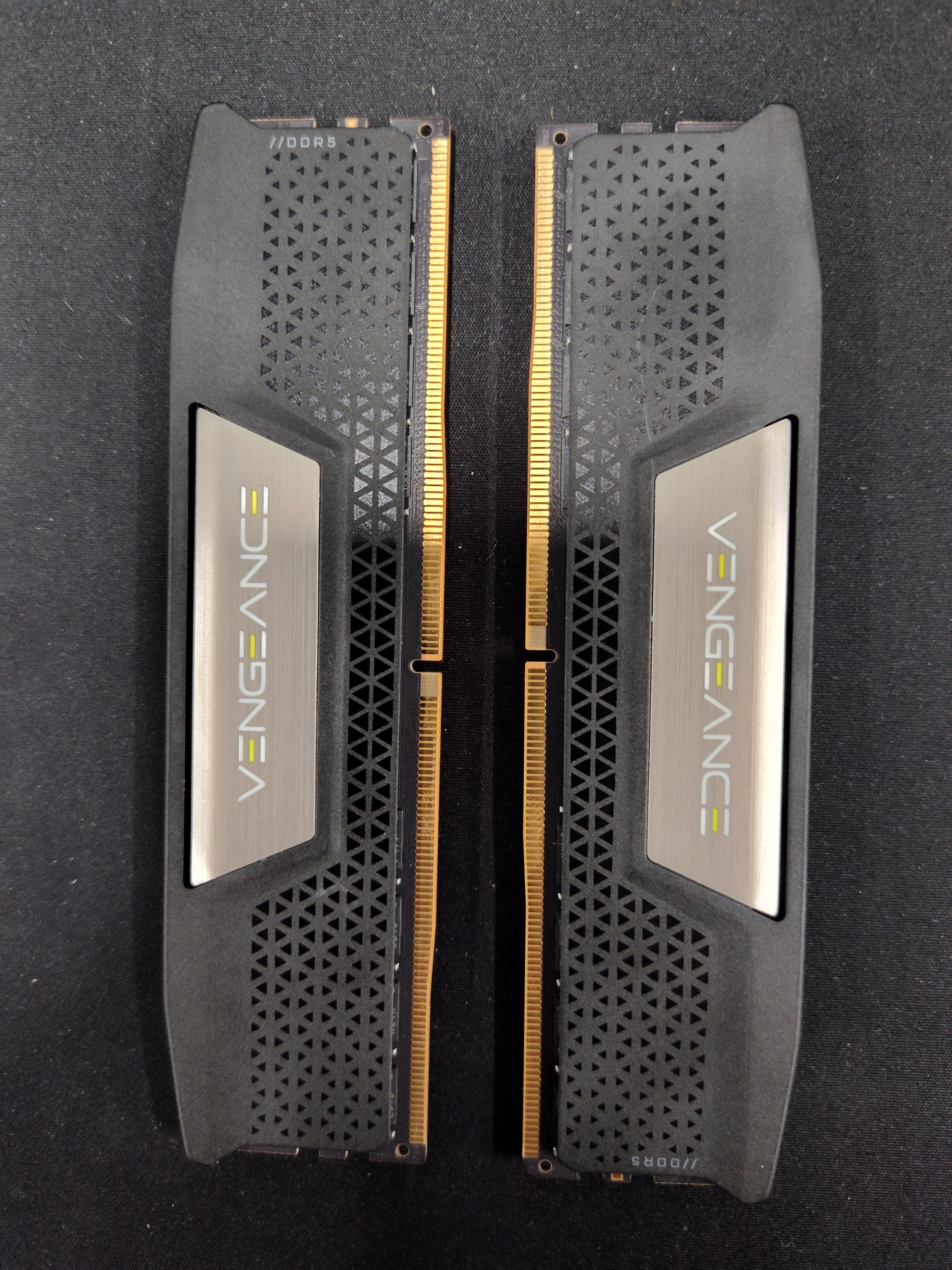 CORSAIR Vengeance 128GB (2x64GB) DDR5 6000MHz CL40 RAM Intel XMP 3.0 Black - As New CORSAIR