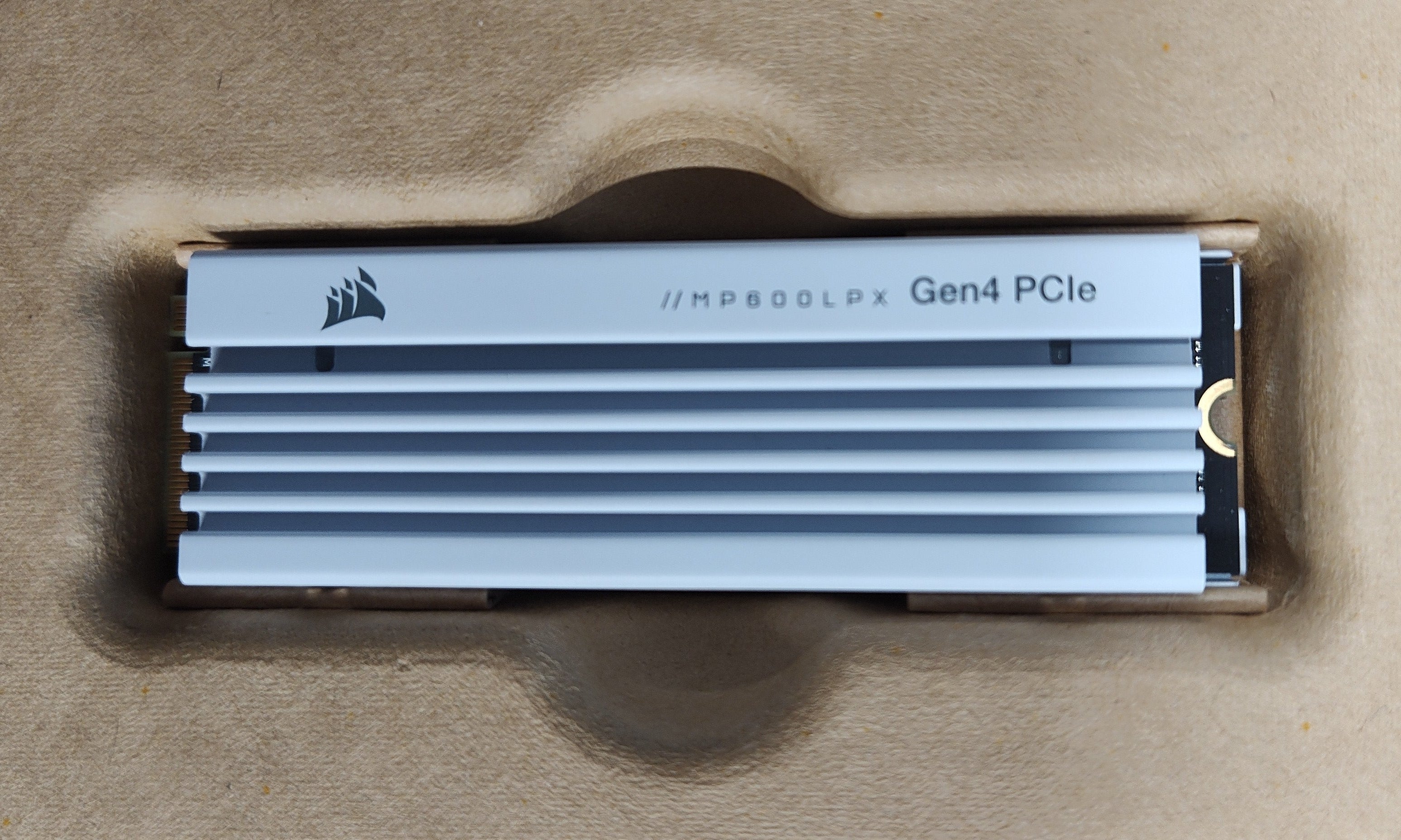 CORSAIR MP600 PRO LPX 1TB PCIe Gen4 NVMe M.2 SSD PS5 Compatible White – As New CORSAIR