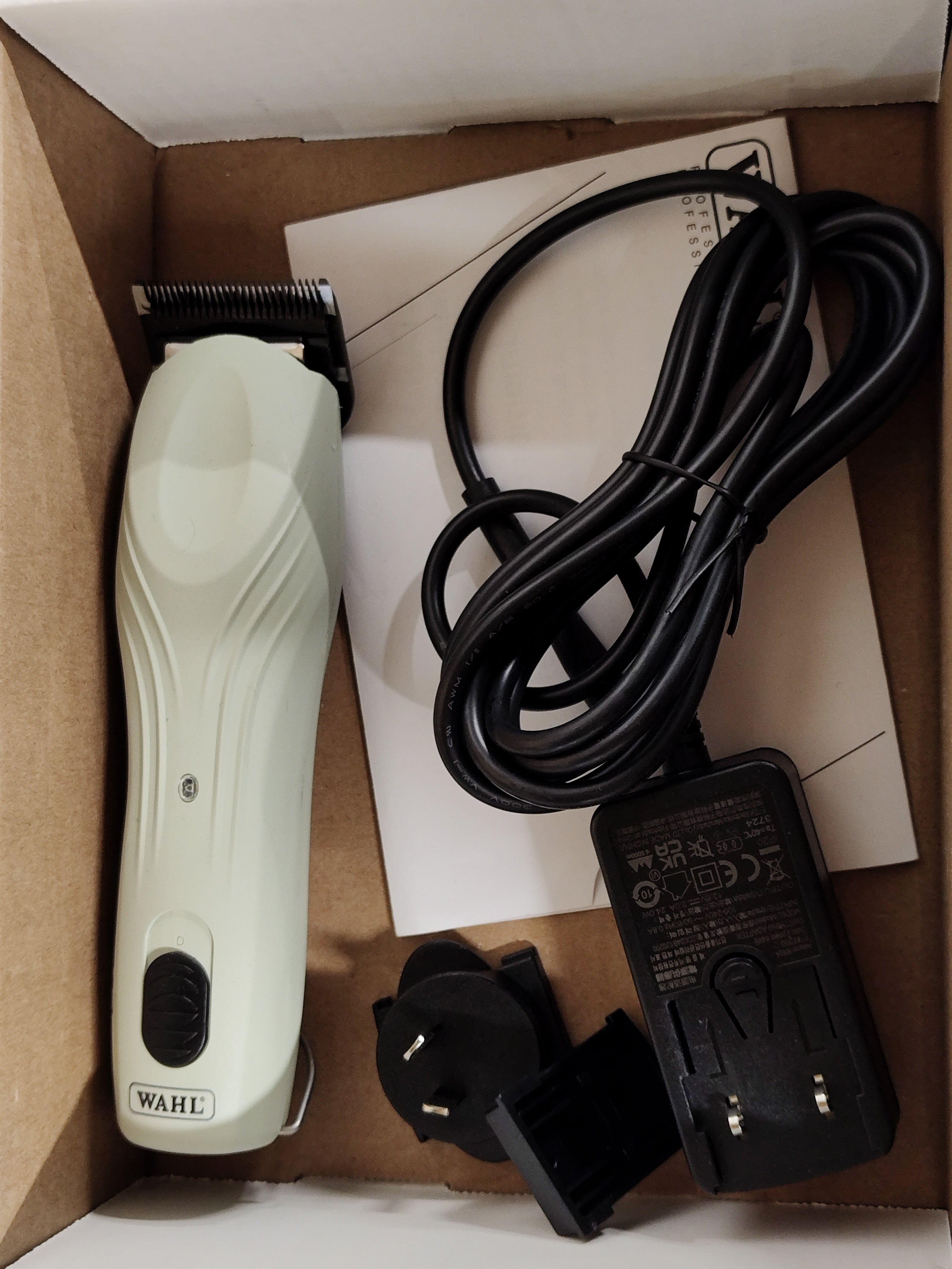Wahl Professional KMC+ Animal Clipper 2-Speed Brushless Motor Sage – Excellent ( 2 Accessories Missing) WAHL