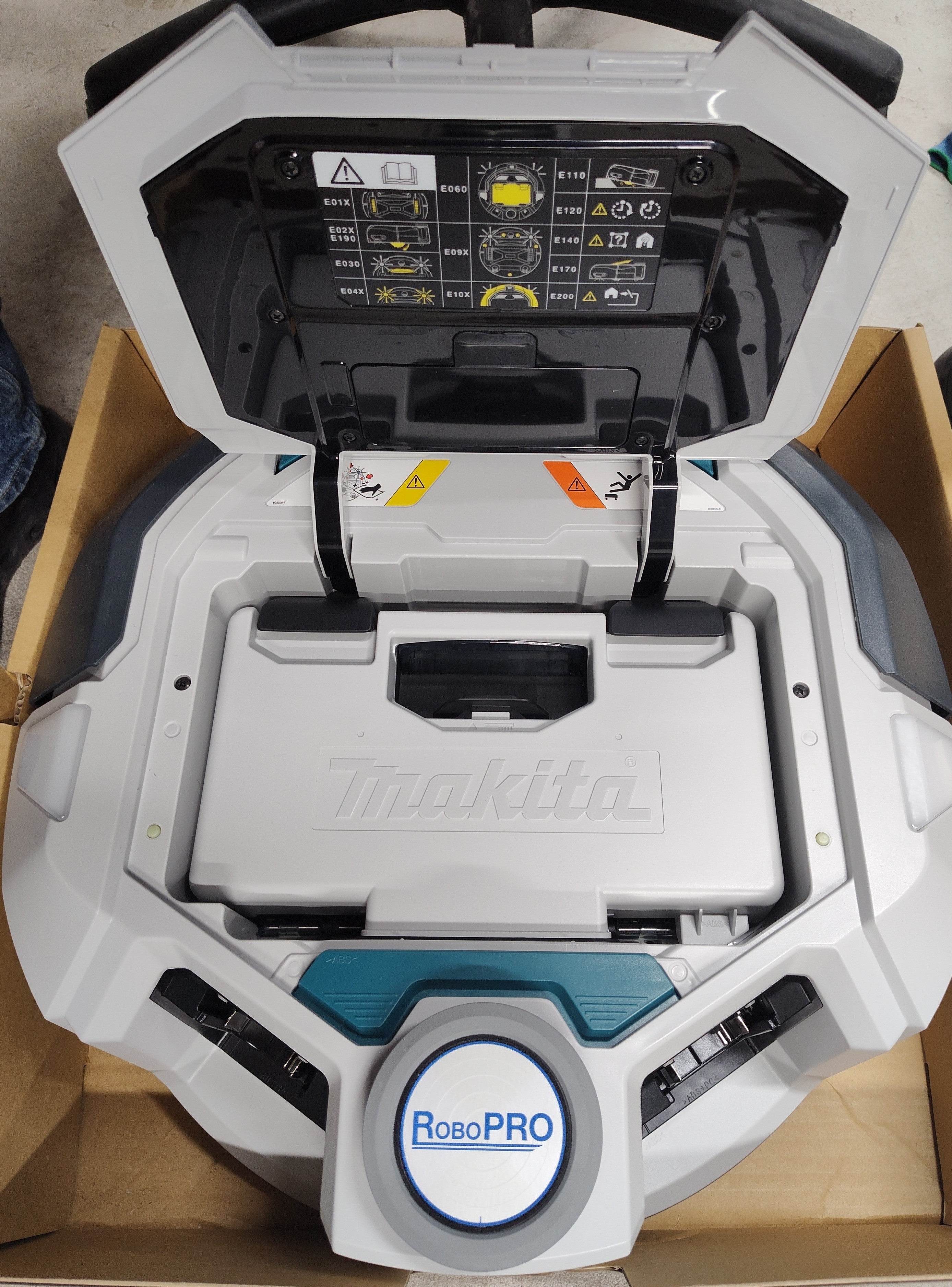 Makita DRC300Z 18V LXT Brushless Robotic Vacuum Cleaner Skin – Excellent Used Condition (Untested) Makita