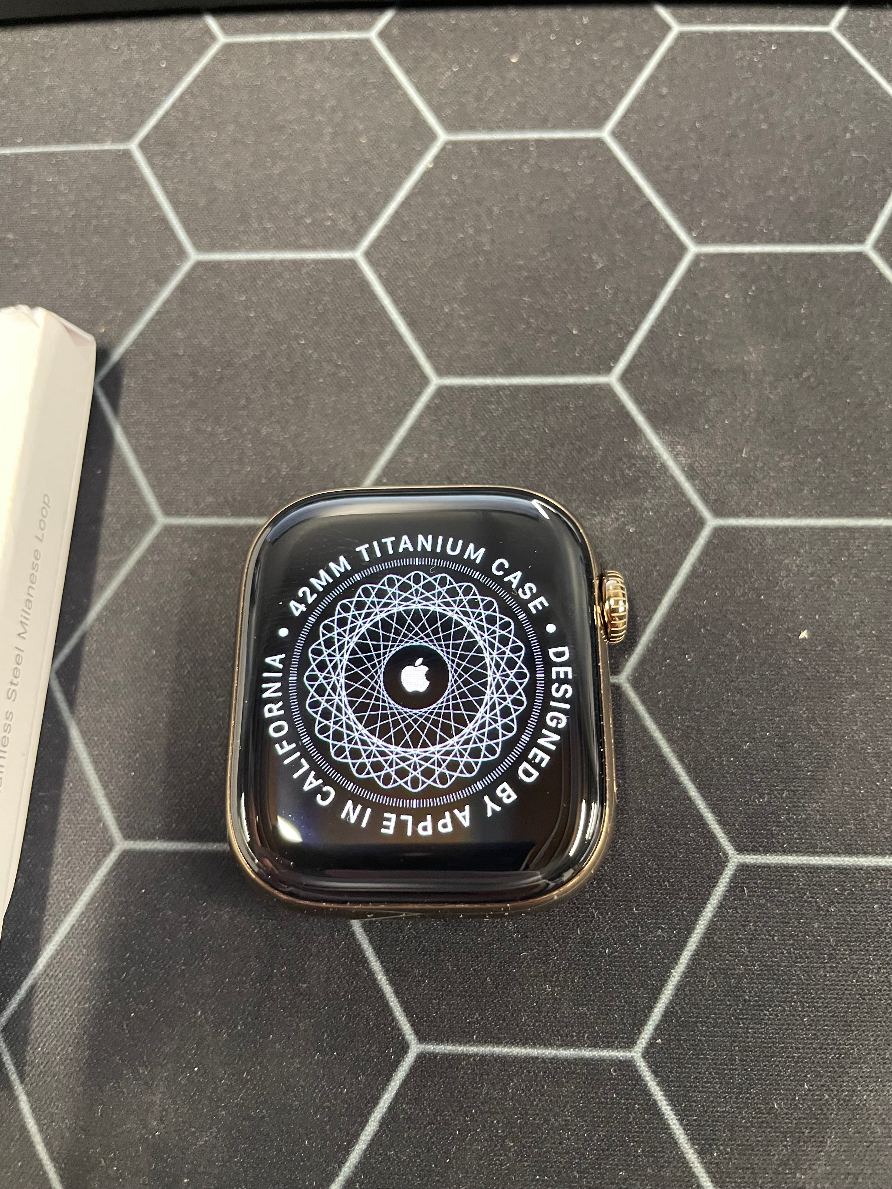 Apple Watch Series 11 GPS + Cellular 42mm Gold Titanium Gold Milanese Loop – As New Condition Apple