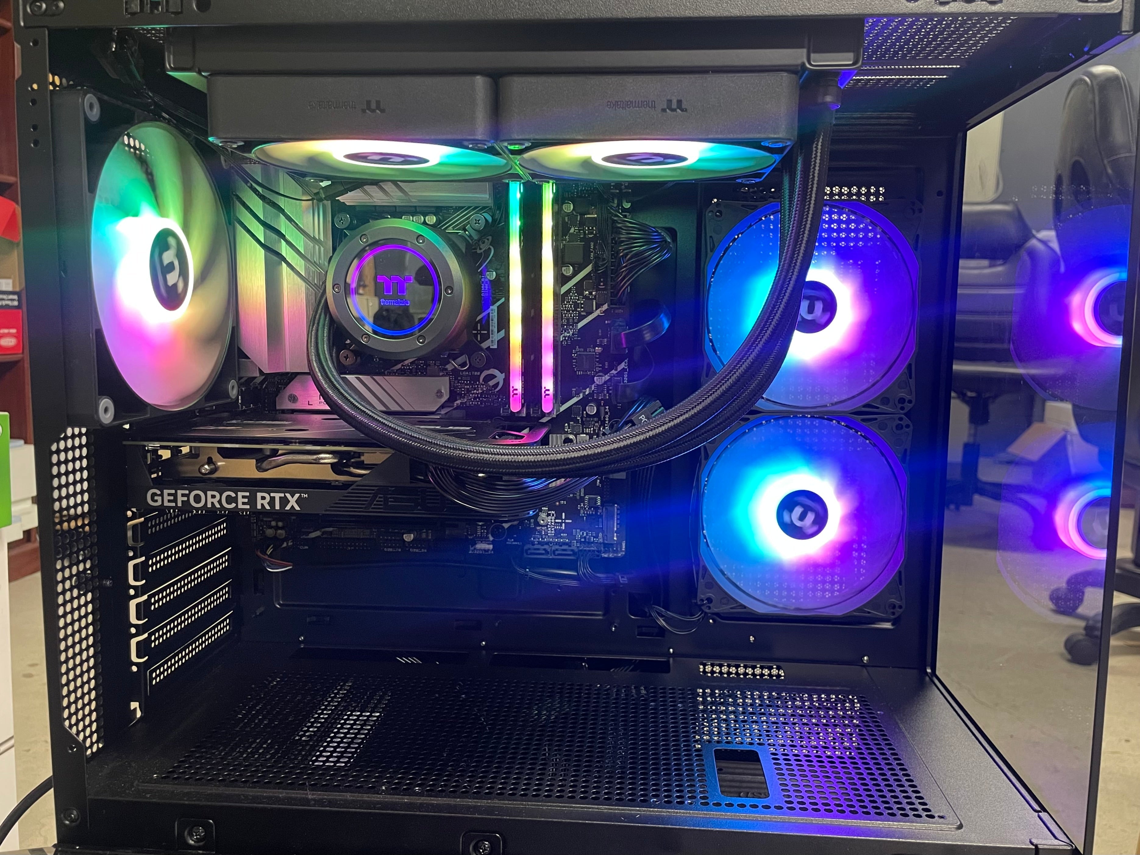 Thermaltake Horizon Gaming PC i5-14400F RTX 4060 32GB RGB RAM 1TB SSD WiFi – As New THERMALTAKE