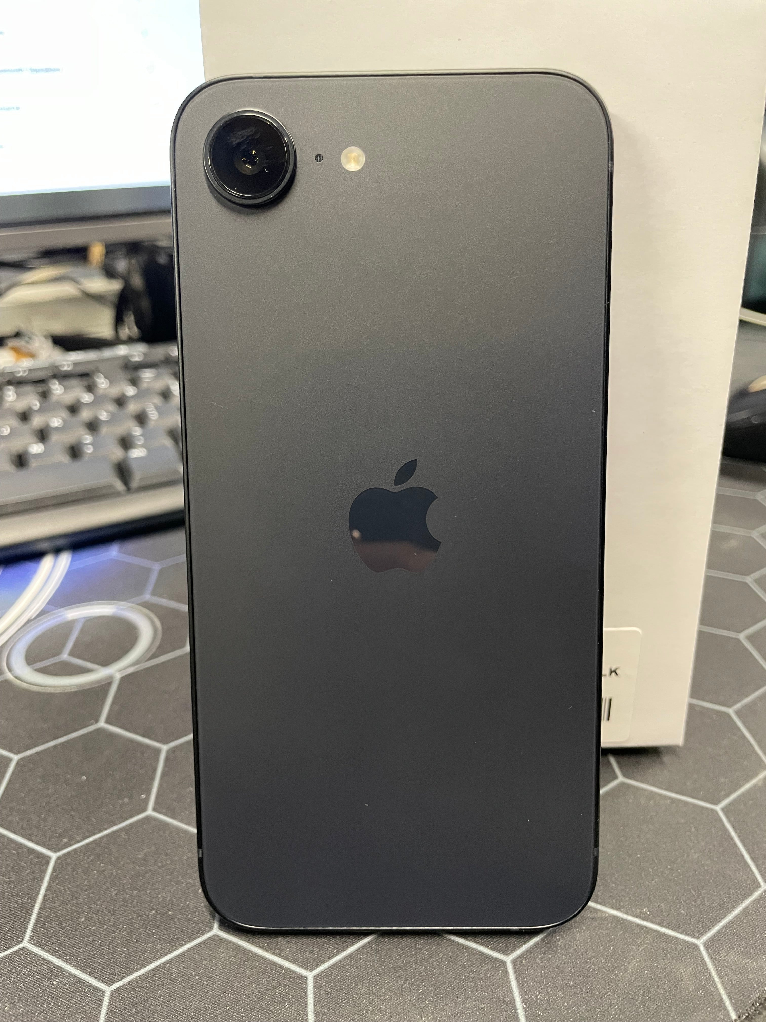 Apple iPhone 16e 128GB Black – As New Apple