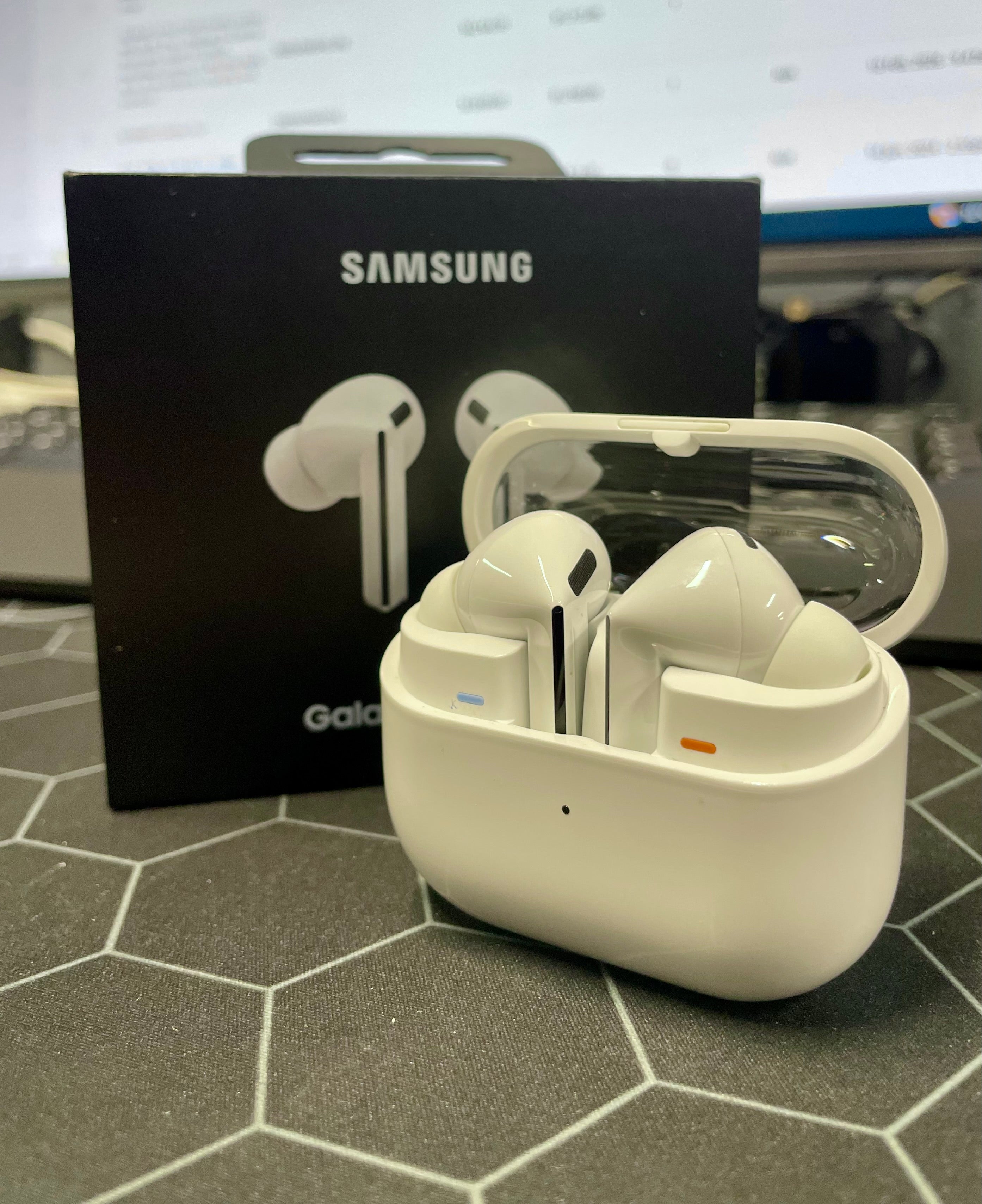 Samsung Galaxy Buds3 Pro Wireless Noise Cancelling Earbuds - White - As New Samsung