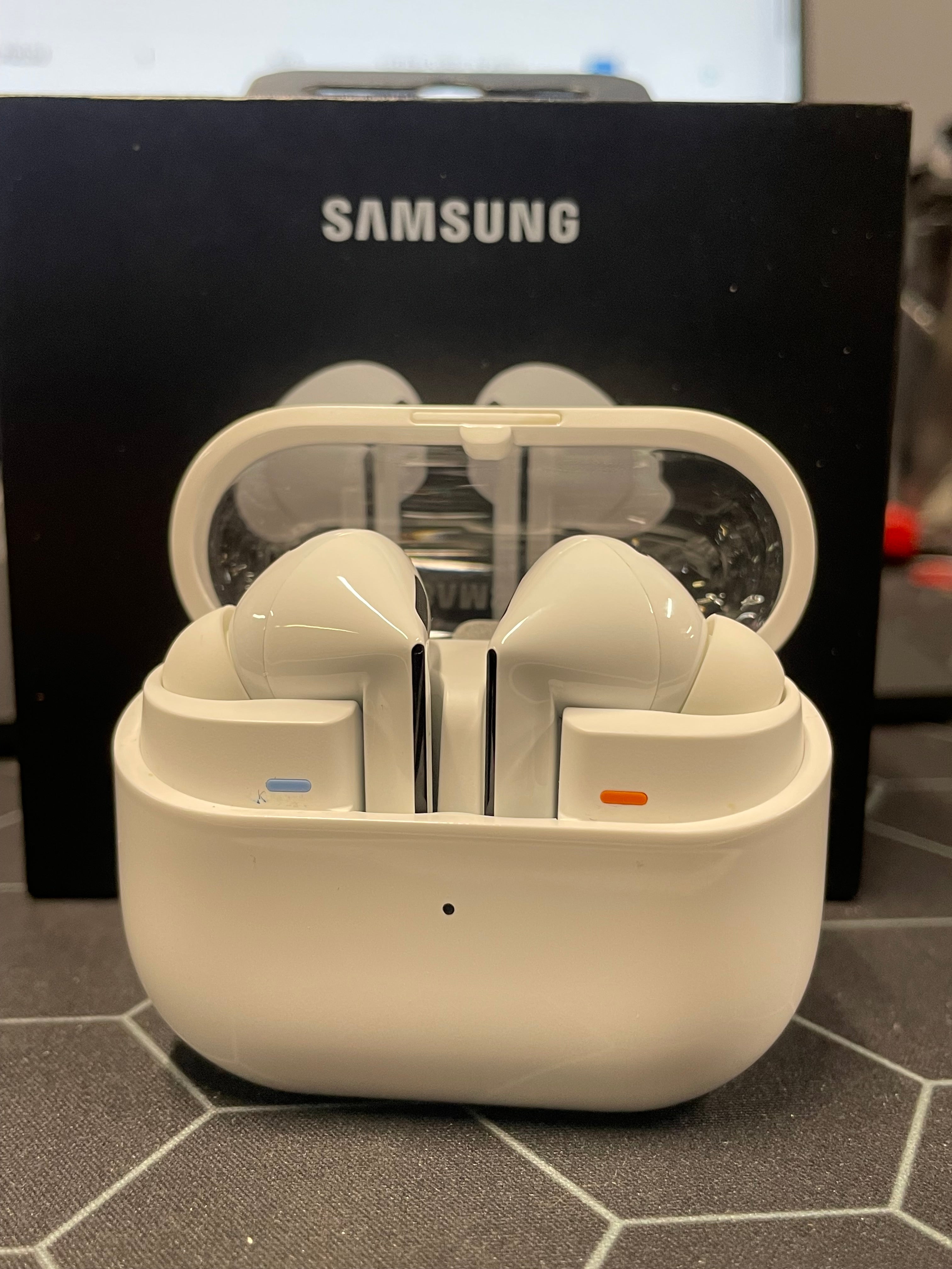 Samsung Galaxy Buds3 Pro Wireless Noise Cancelling Earbuds - White - As New Samsung