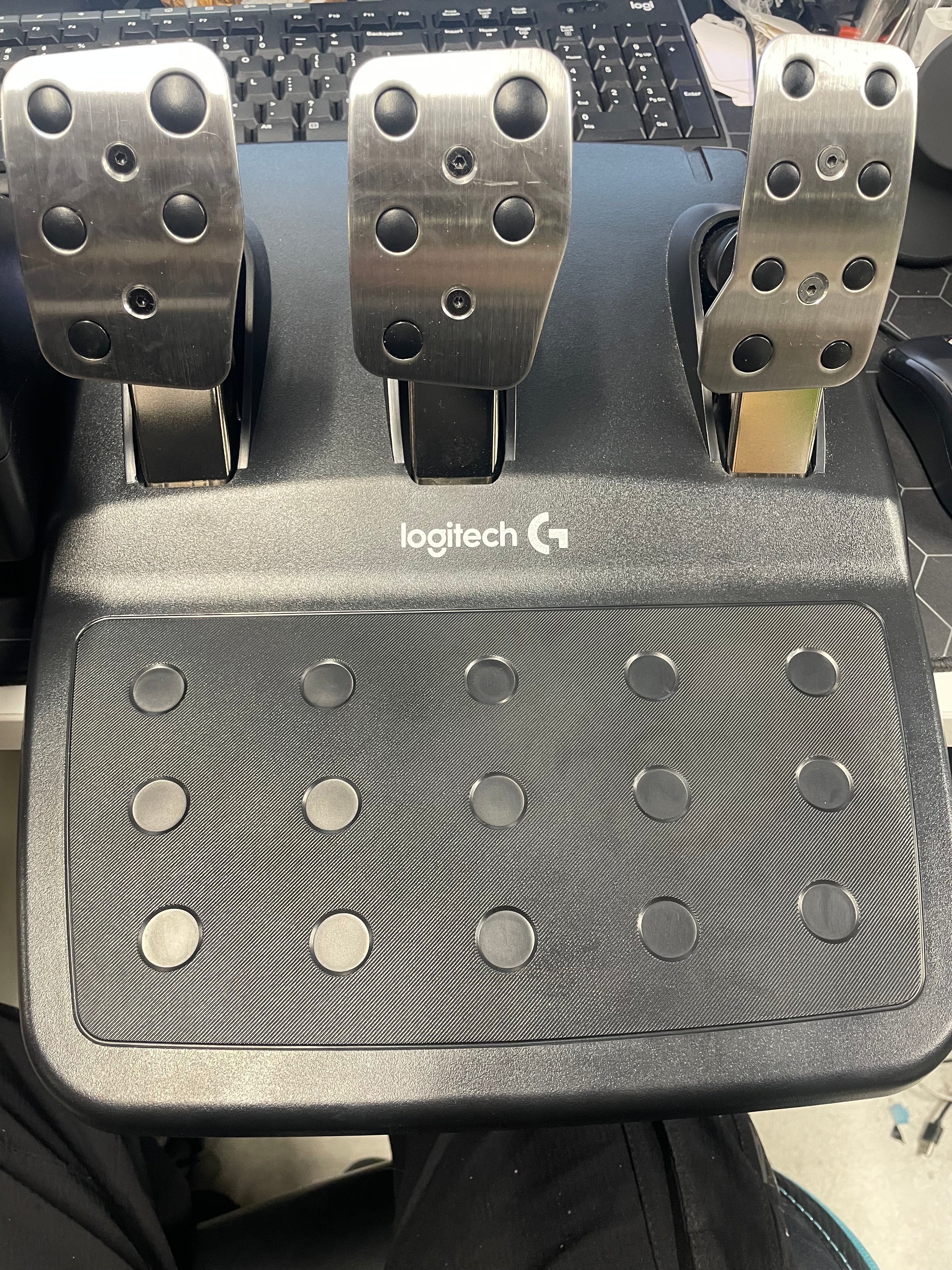 Logitech G920 Driving Force Racing Wheel & Pedals for Xbox Series X|S PC – Excellent Condition Logitech