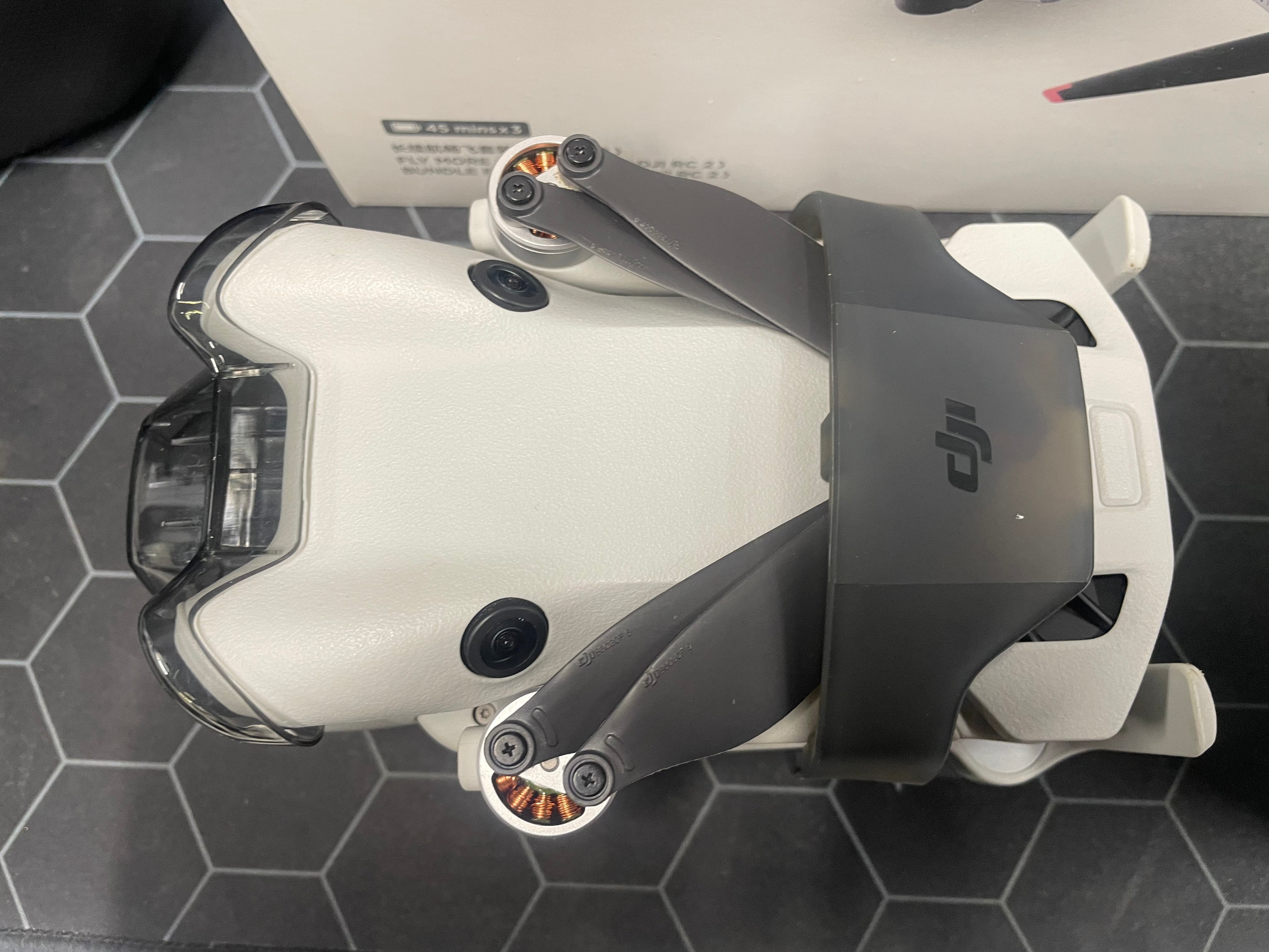DJI Mini 4 Pro Fly More Combo 4K Camera Drone – Excellent Condition DJI