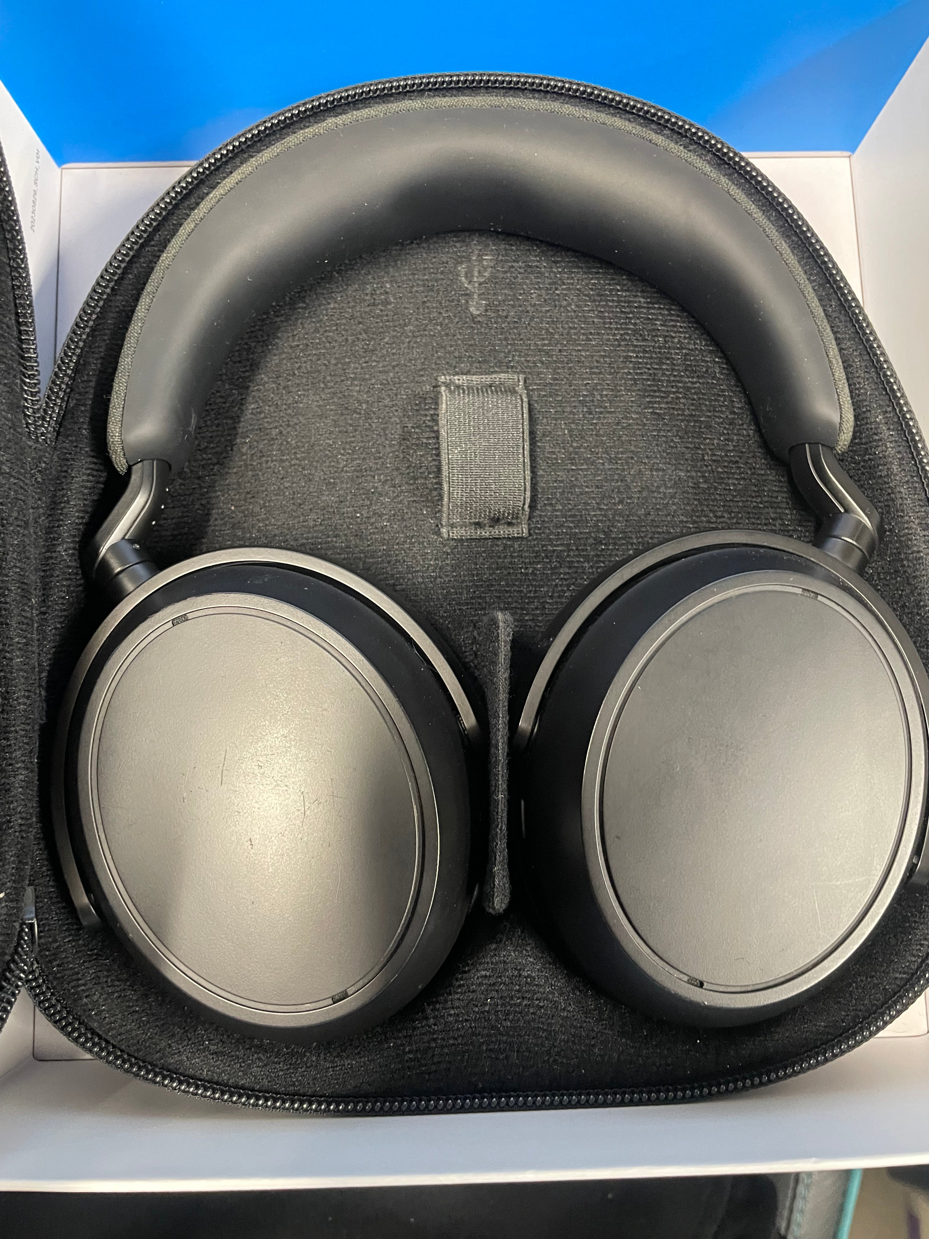 Sennheiser Momentum 4 Wireless Noise Cancelling Headphones Graphite – Excellent Condition SENNHEISER
