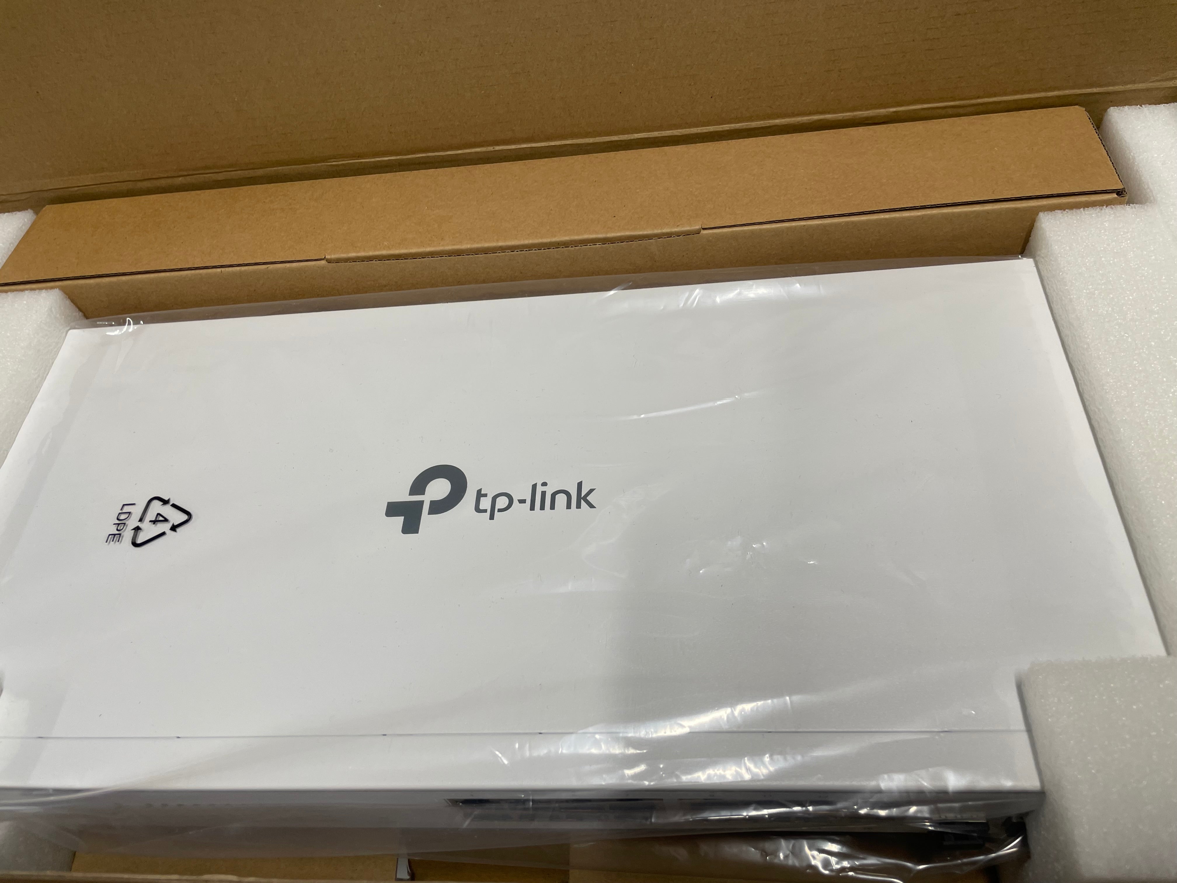 TP-Link Festa FS318GP 18-Port Gigabit Smart Switch with 16-Port PoE+ Cloud Managed – As New TP-LINK