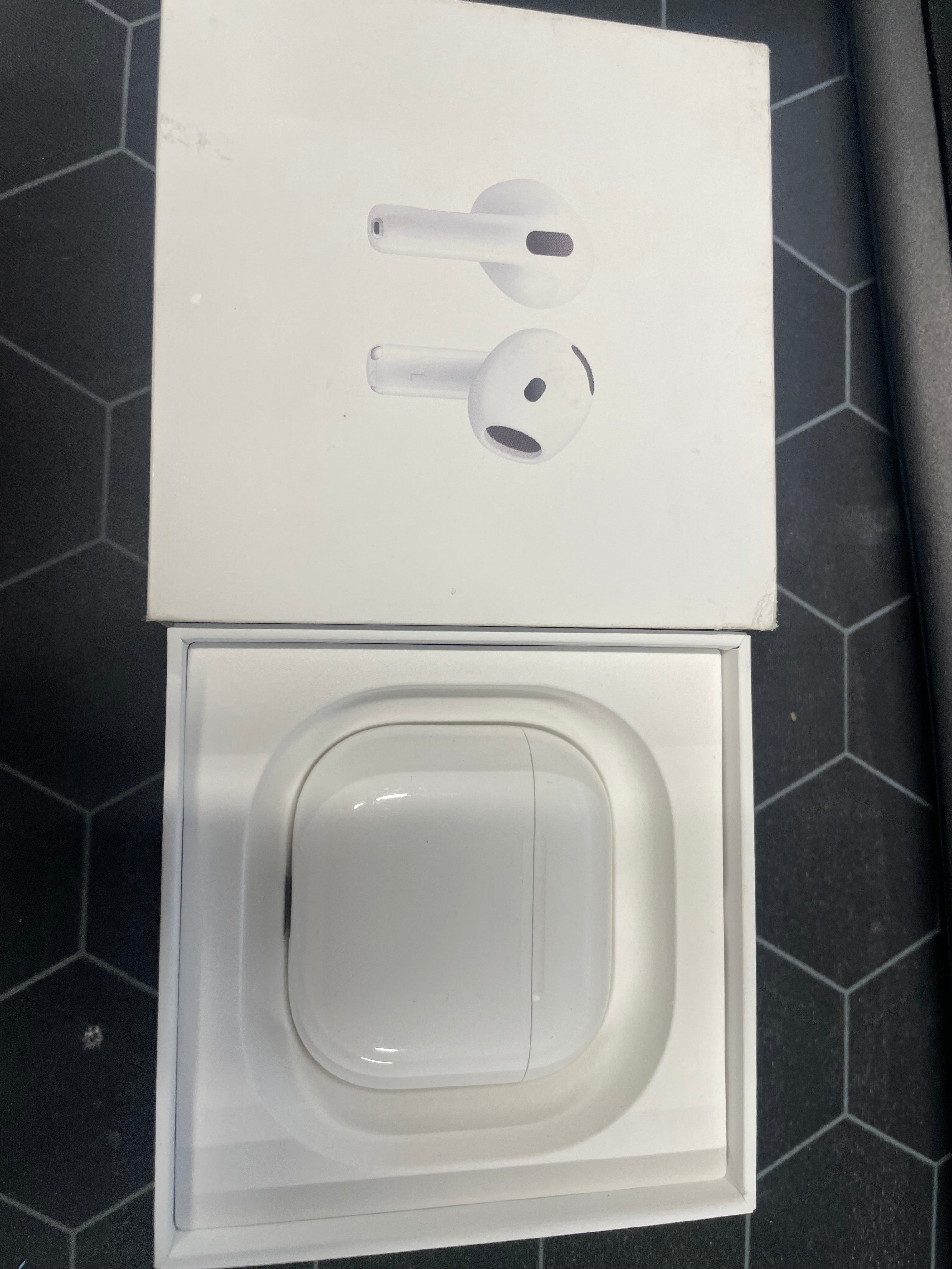 Apple AirPods 4 - Good - Refurbished APPLE