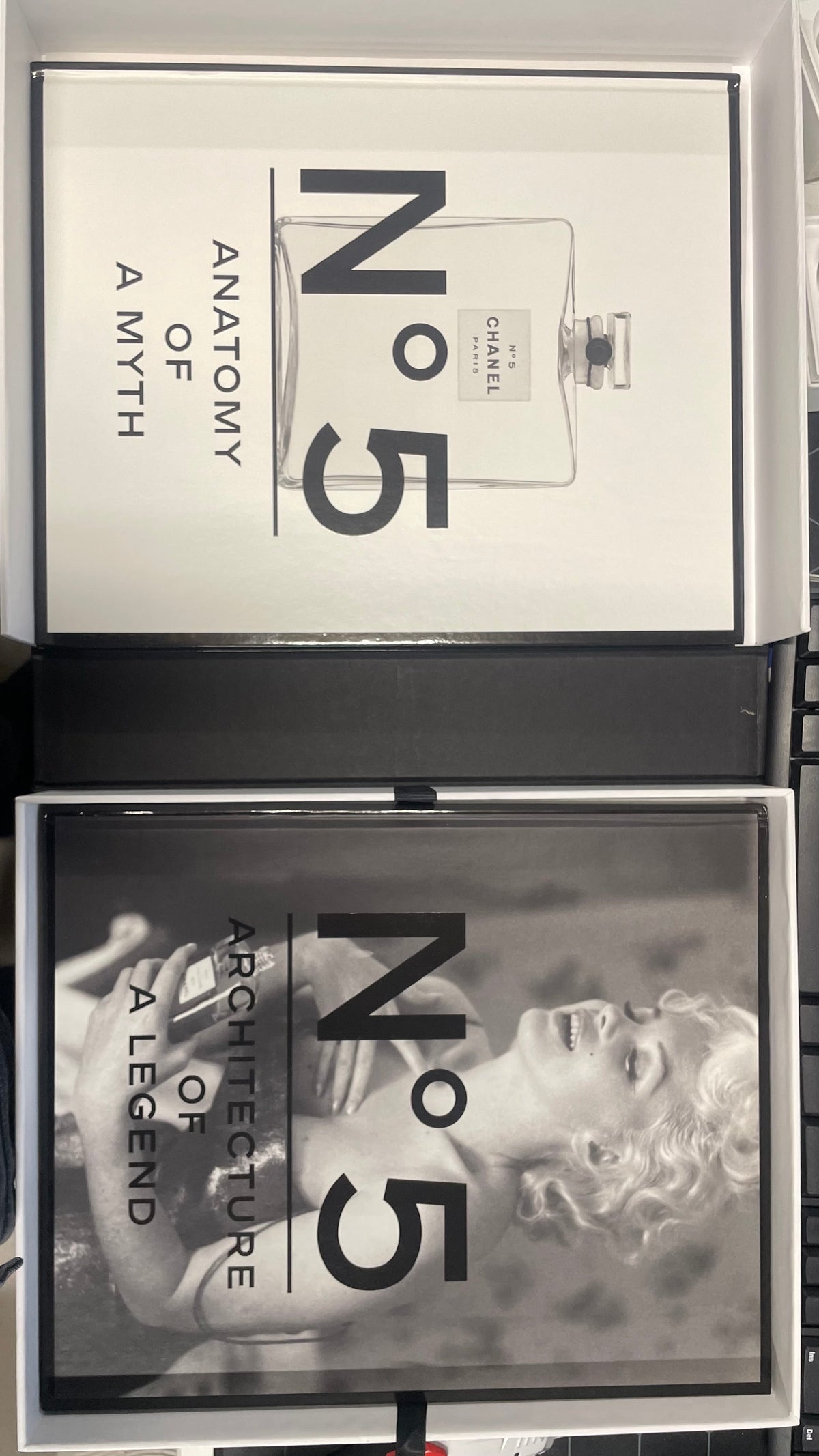 Chanel No. 5: Story of a Perfume Chanel