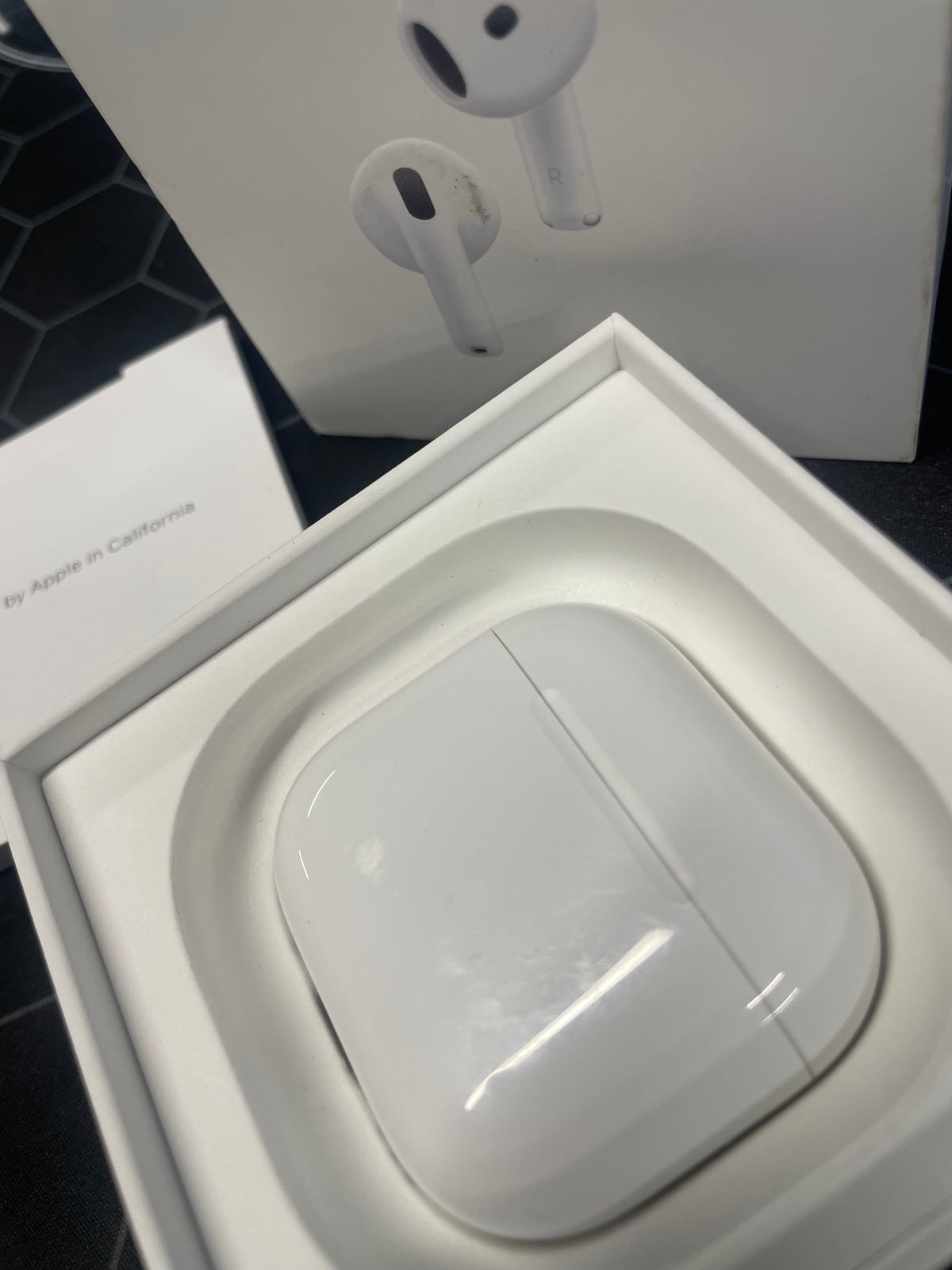 Apple AirPods 4 with Active Noise Cancellation - Good - Refurbished APPLE