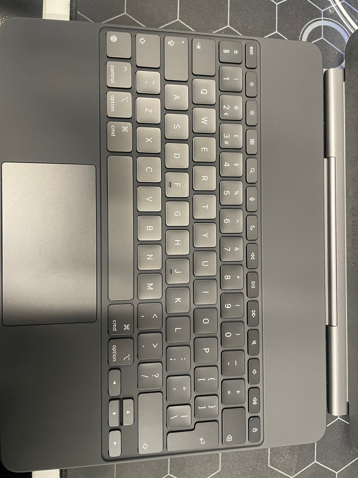 Apple Magic Keyboard for iPad Air 13-inch (M3) British English - Black - As New - Refurbished APPLE