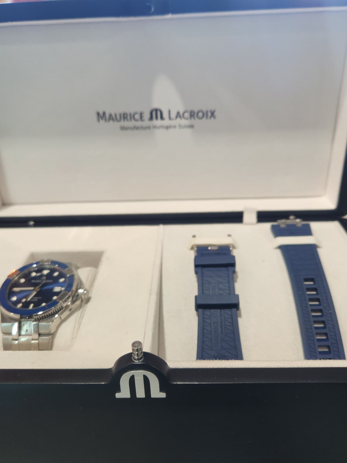 Maurice Lacroix AIKON Venturer 43mm Automatic Blue Dial Diver Watch AI6058 – Excellent Condition