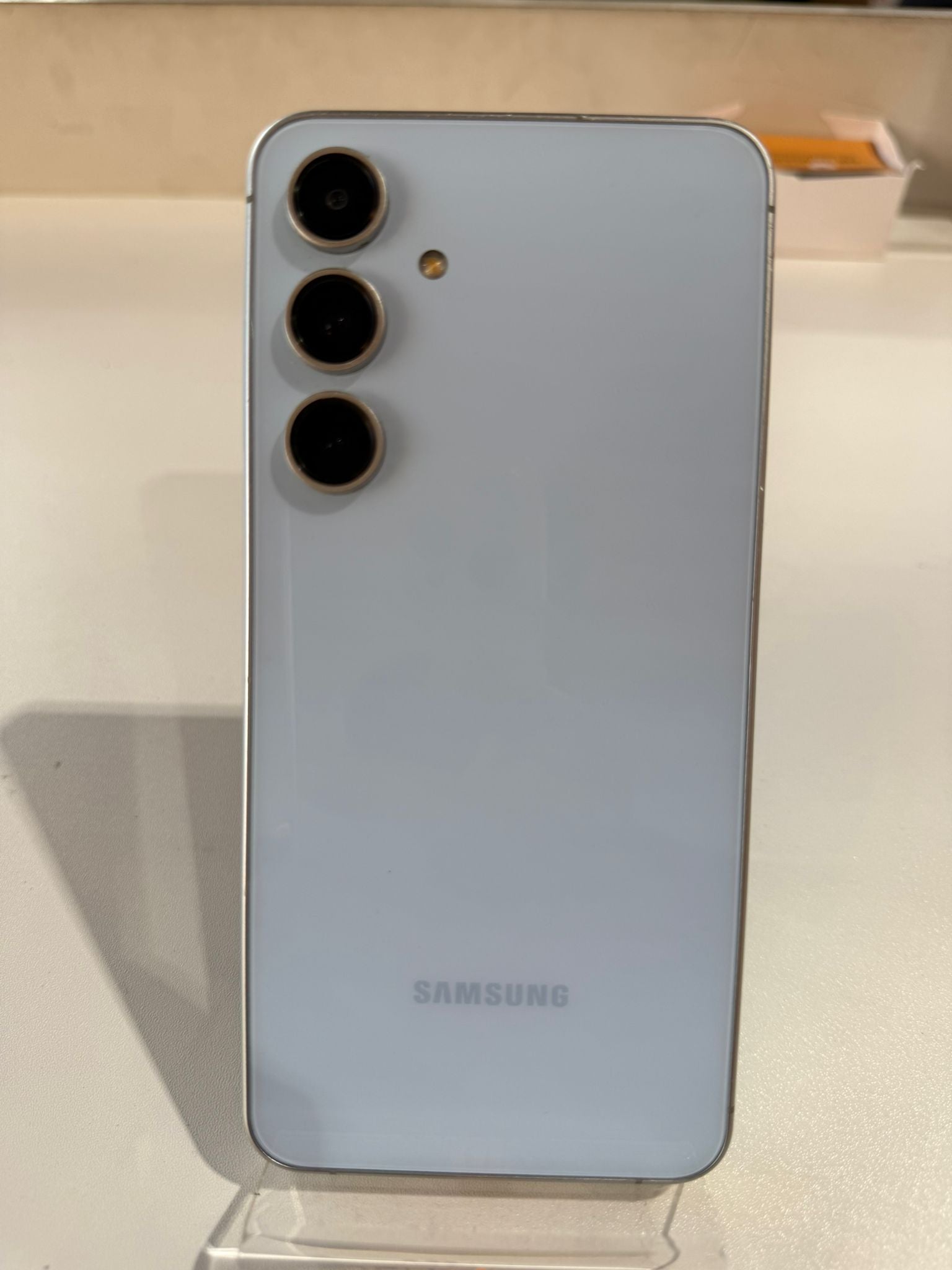 Samsung Galaxy S24 FE 128GB Blue 5G Smartphone – As New Condition