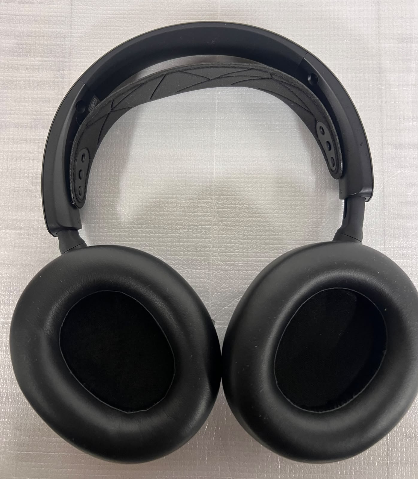 SteelSeries Arctis Nova Pro Wireless Multi-System Gaming Headset – Excellent Condition STEELSERIES