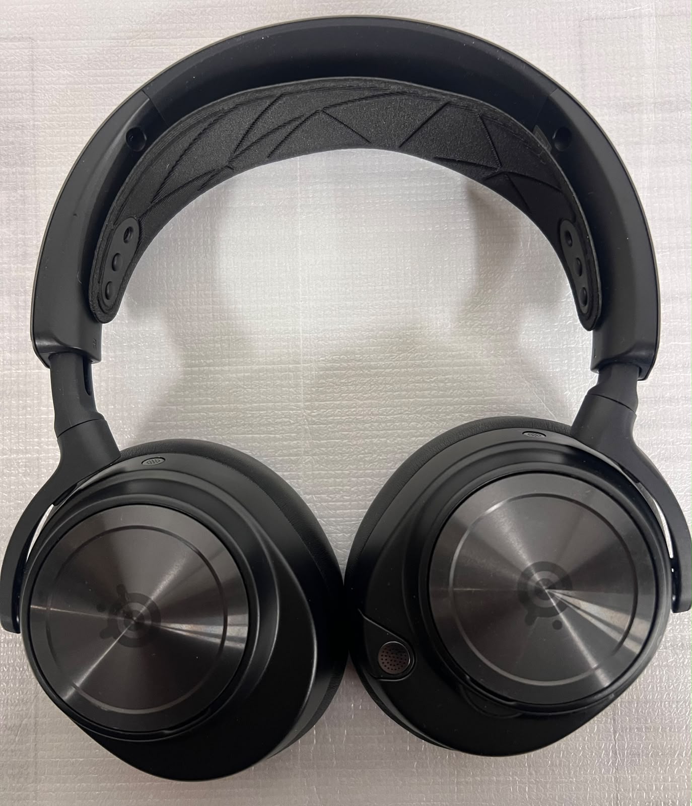 SteelSeries Arctis Nova Pro Wireless Multi-System Gaming Headset – Excellent Condition STEELSERIES