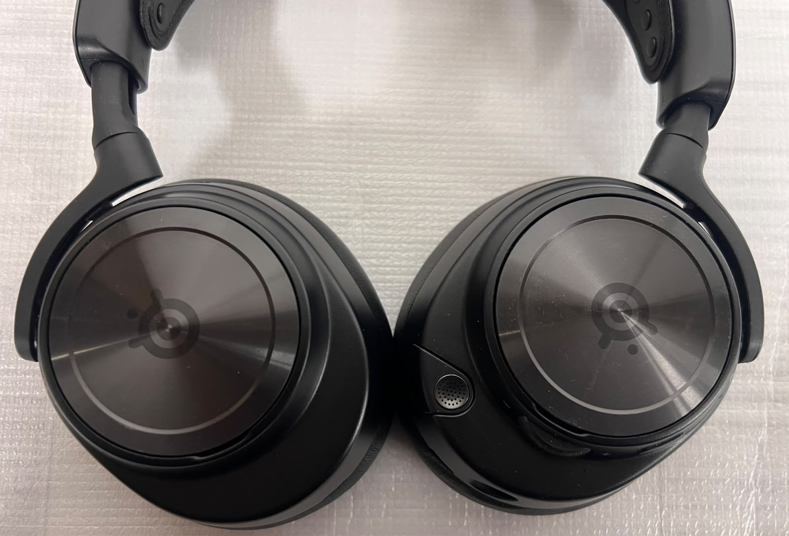SteelSeries Arctis Nova Pro Wireless Multi-System Gaming Headset – Excellent Condition STEELSERIES
