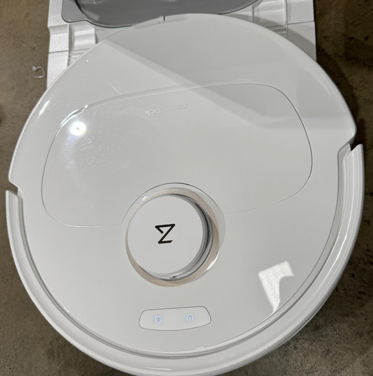 Roborock Qrevo C Robot Vacuum Cleaner & Mop with Multifunctional Dock - 739 Minutes Usage-Excellent Condition Roborock