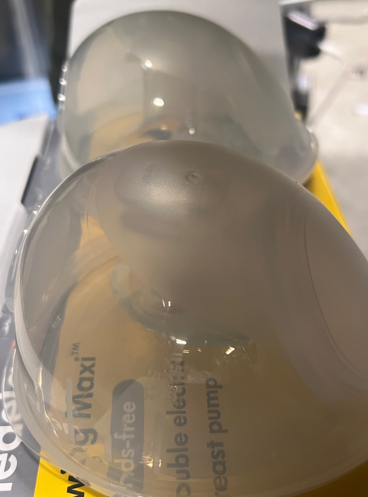 Medela Swing Maxi Hands-Free Double Electric Breast Pump with Family App Compatibility – As New MEDELA