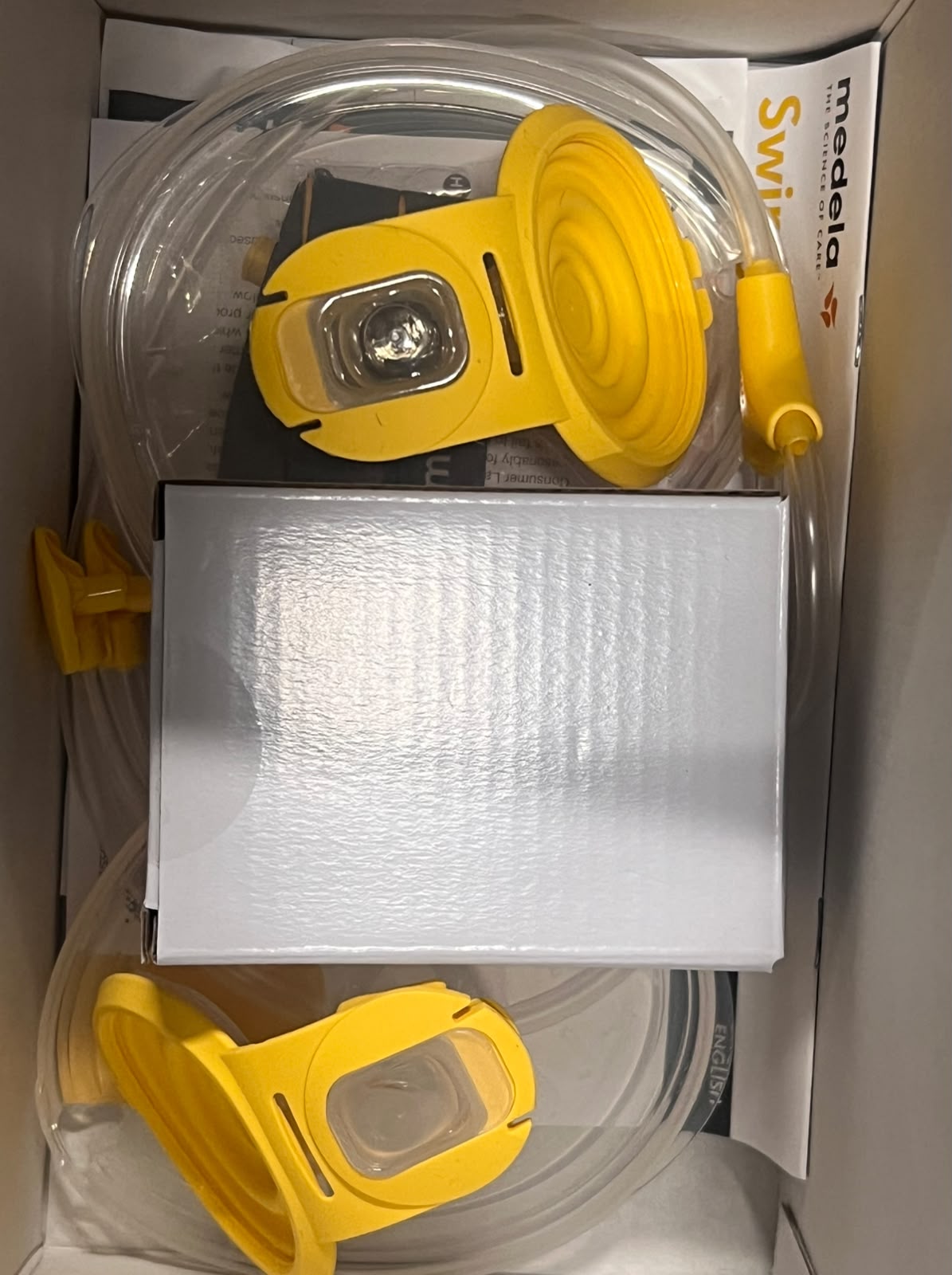 Medela Swing Maxi Hands-Free Double Electric Breast Pump with Family App Compatibility – As New MEDELA