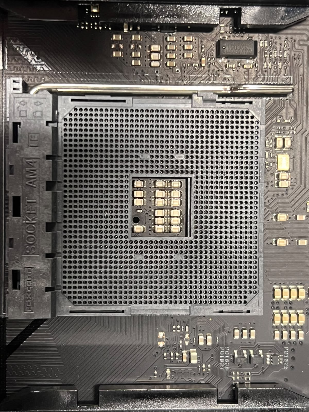 ASUS ROG Crosshair VIII Formula X570 ATX AM4 DDR4 Gaming Motherboard – Excellent Condition (Untested) ASUS