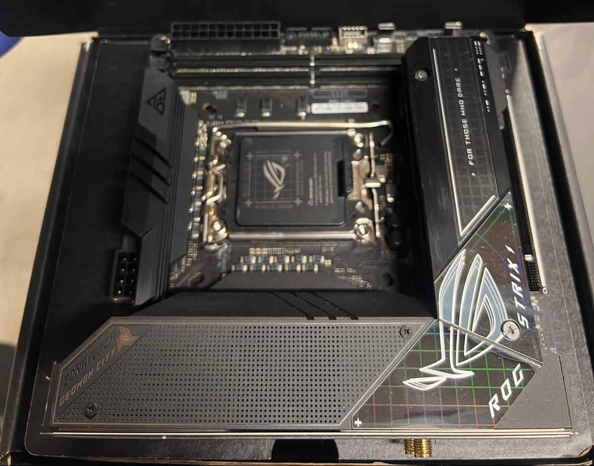ASUS ROG Strix Z690-I Gaming WiFi Intel Z690 LGA1700 Mini-ITX DDR5 Motherboard – Excellent Condition (Untested) ASUS