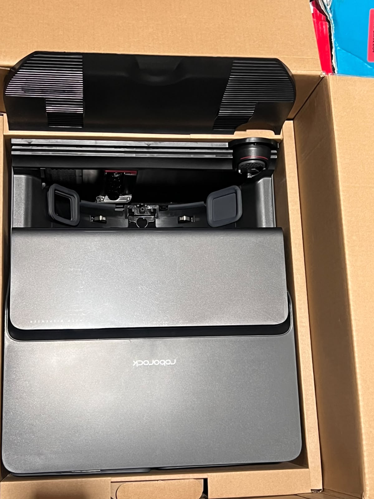 Roborock S8 MaxV Ultra Robot Vacuum & Mop - Smart Cleaning System – 90 Hours Usage – Excellent Condition Roborock