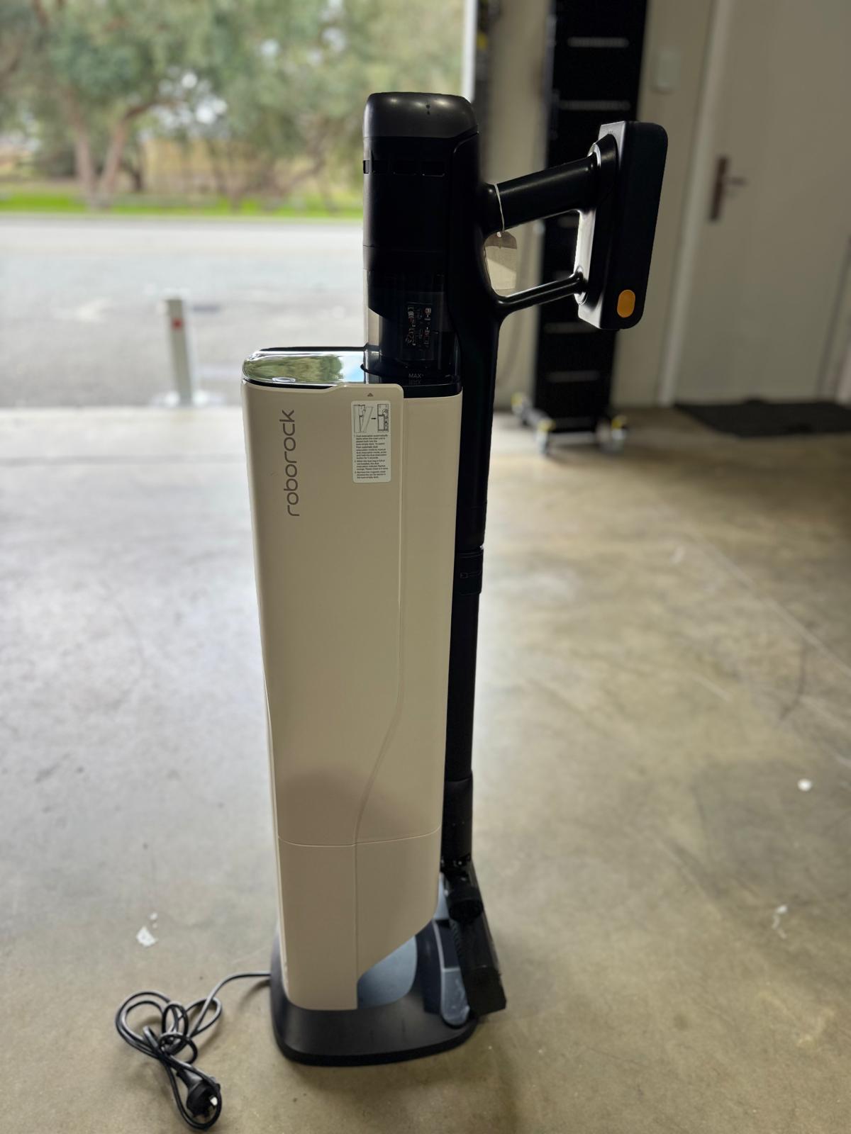 Roborock H60 Hub Ultra Cordless Vacuum Cleaner – Powerful Stick Vacuum – Excellent Condition Roborock