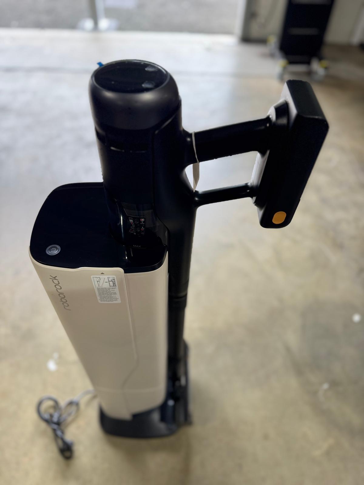 Roborock H60 Hub Ultra Cordless Vacuum Cleaner – Powerful Stick Vacuum – Excellent Condition Roborock