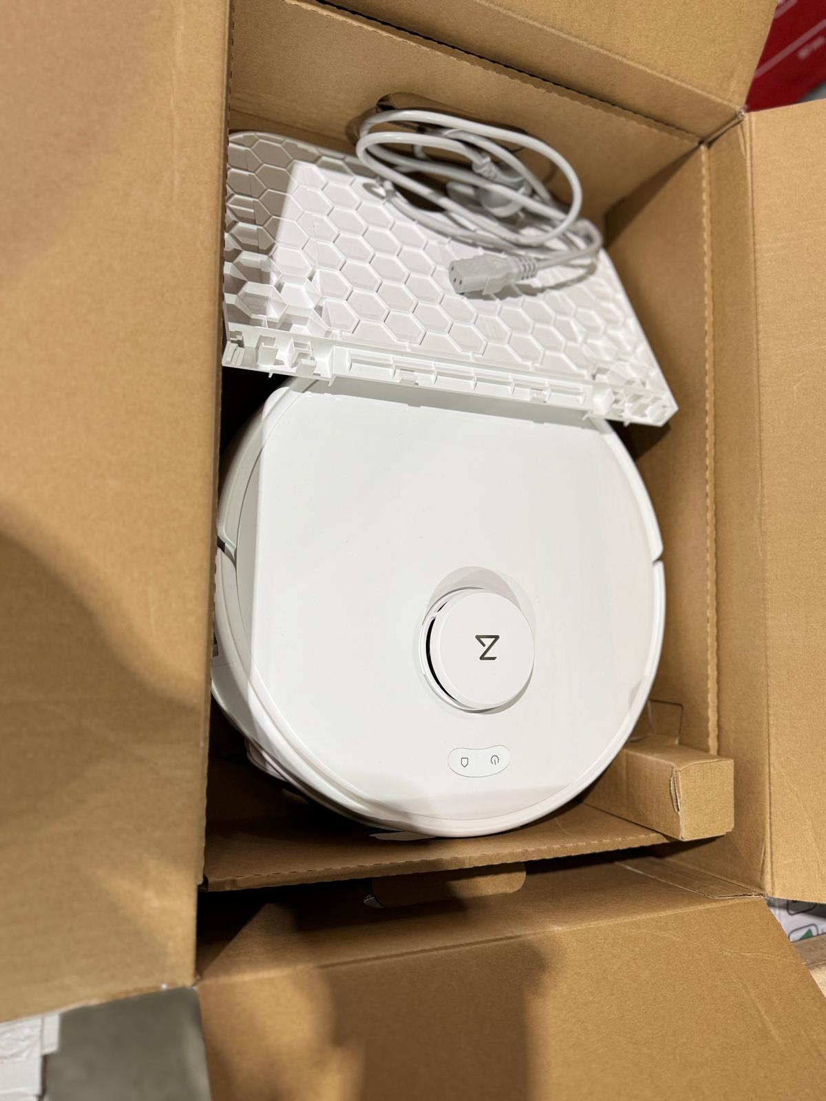 Roborock Qrevo Edge C Robot Vacuum & Mop with Self-Empty Dock - 549 Mins Used Roborock