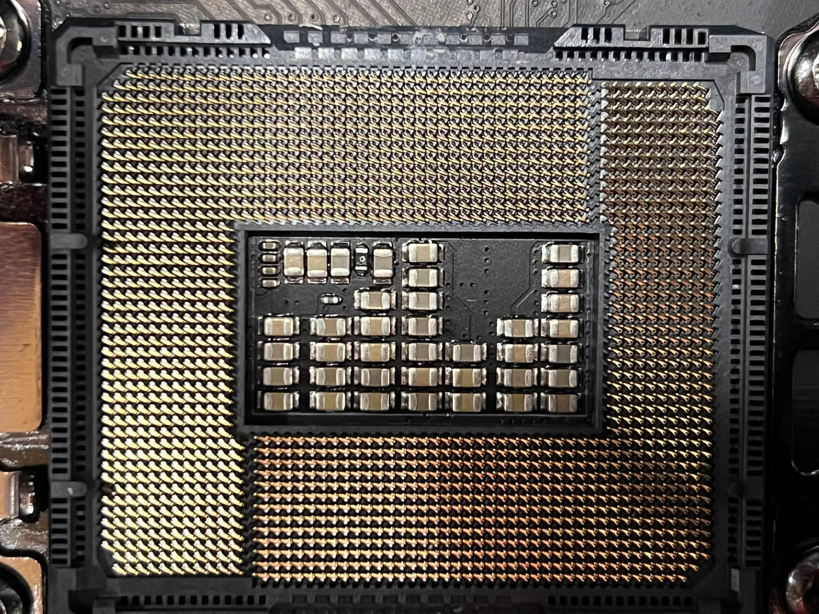 ASUS ROG Maximus Z690 Hero Intel Z690 ATX DDR5 Motherboard – Excellent Condition (Untested) ASUS
