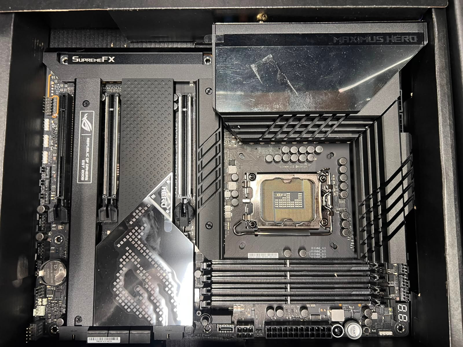 ASUS ROG Maximus Z690 Hero Intel Z690 ATX DDR5 Motherboard – Excellent Condition (Untested) ASUS