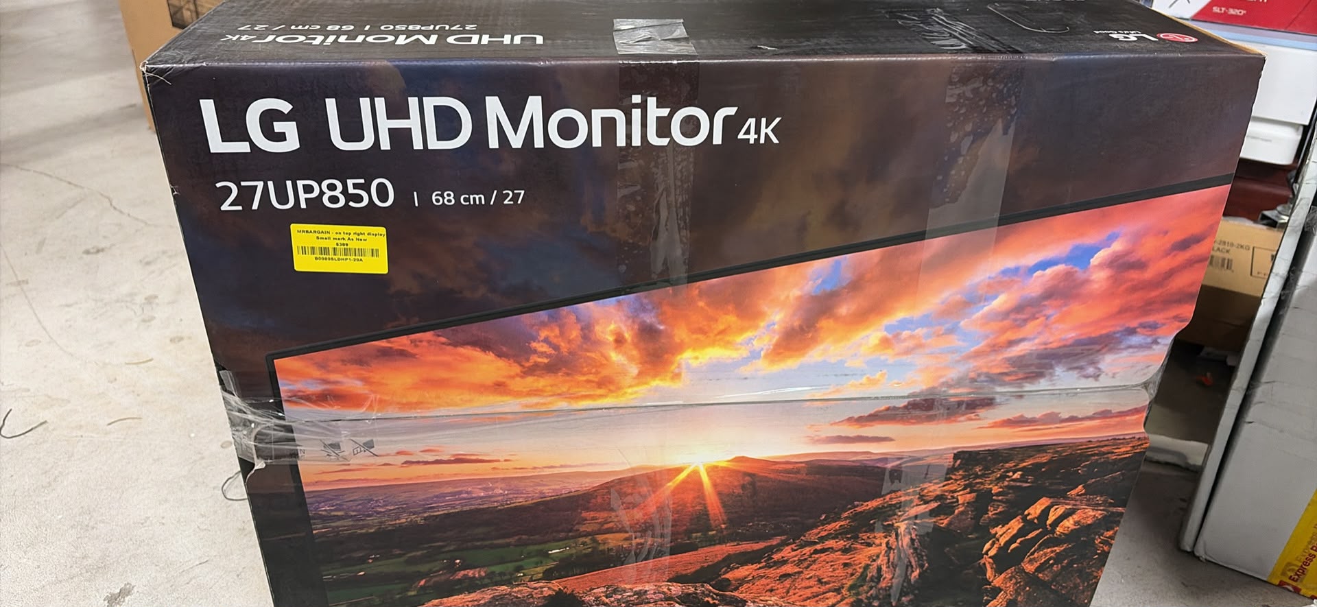LG 27UP850-W 27 inch 4K UHD Monitor with IPS (3840 x 2160) Display DCI-P3 95% - As New - Has small mark on display LG