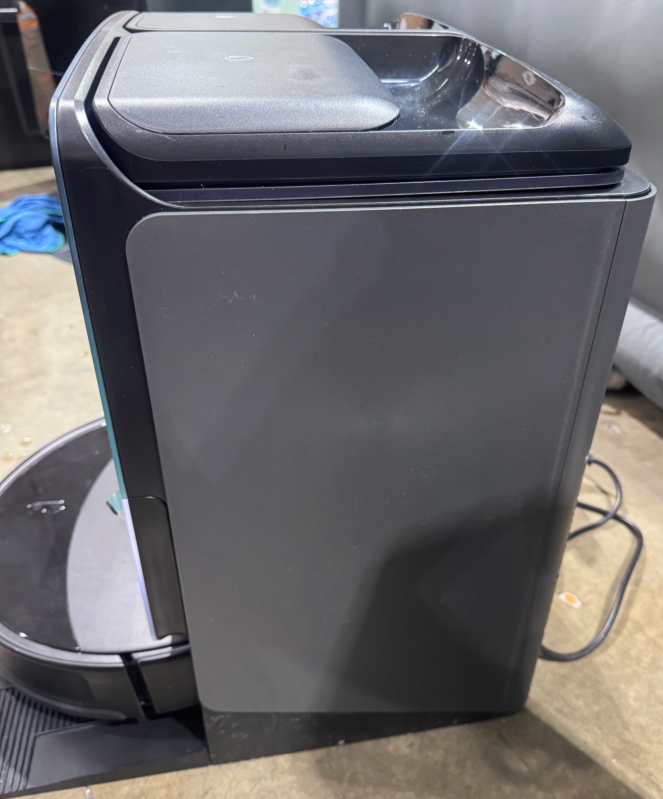 Roborock Saros 10R Robot Vacuum and Mop - Good - Refurbished Roborock