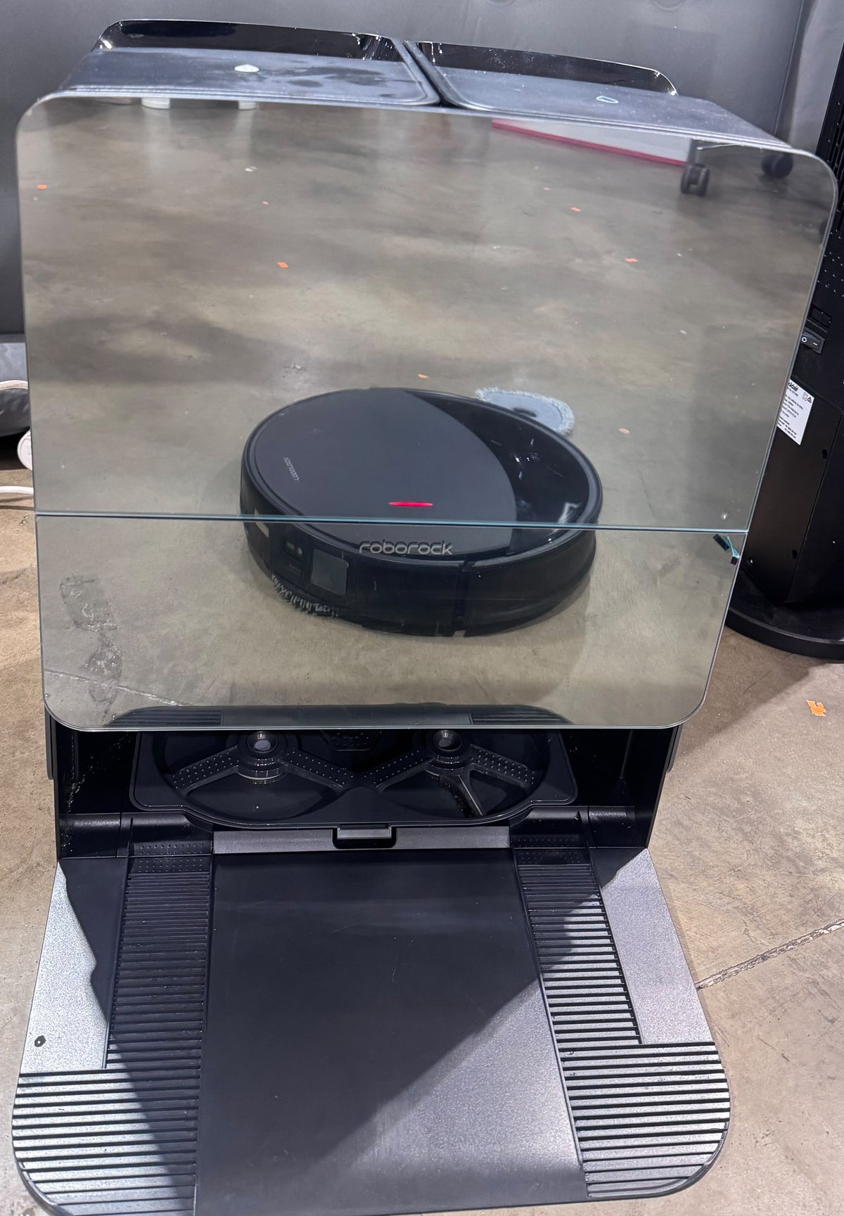 Roborock Saros 10R Robot Vacuum and Mop - Good - Refurbished Roborock