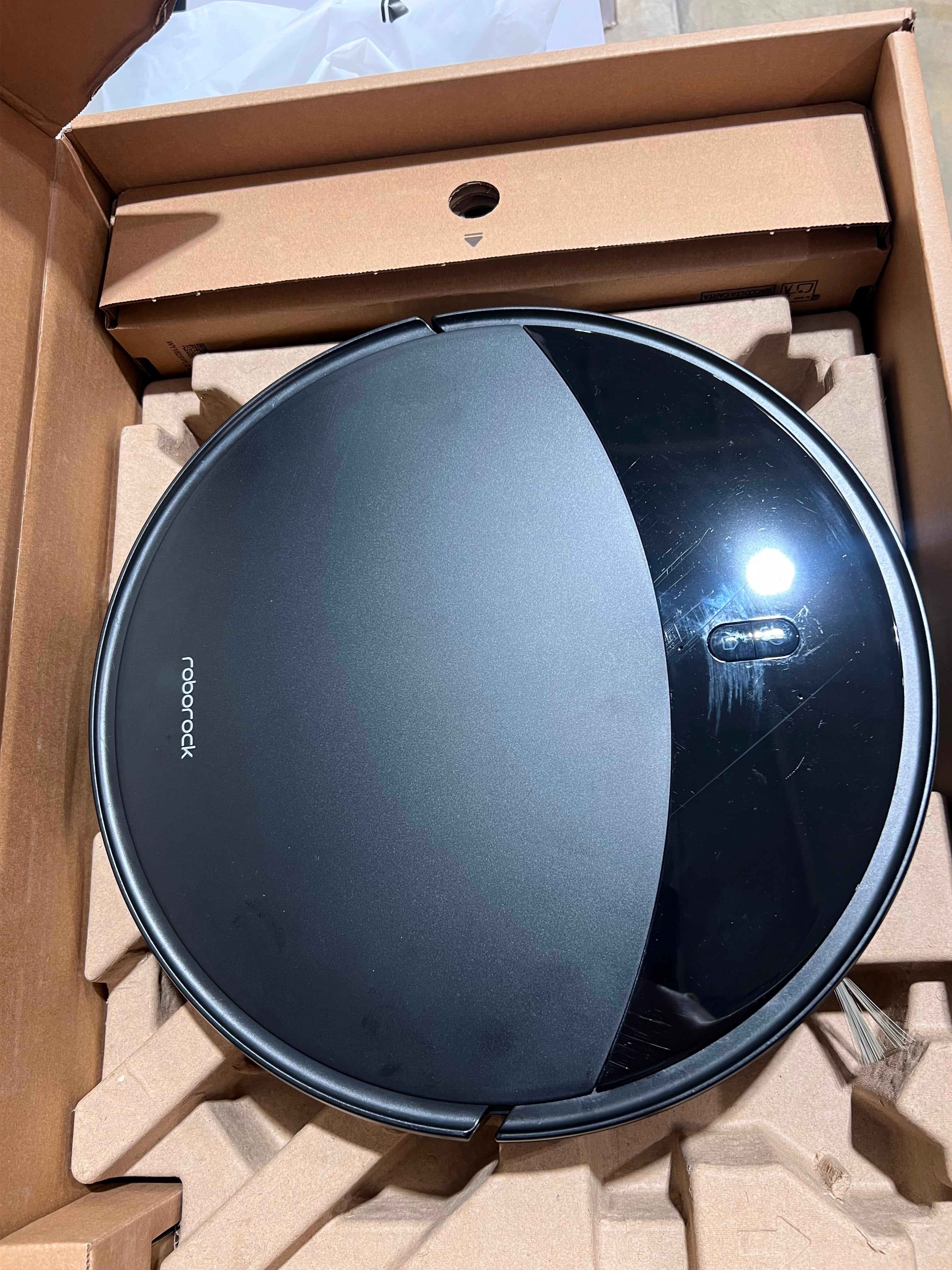 Roborock Saros 10R Robot Vacuum & Mop Cleaner – Excellent Condition – 39 Hours Usage Roborock