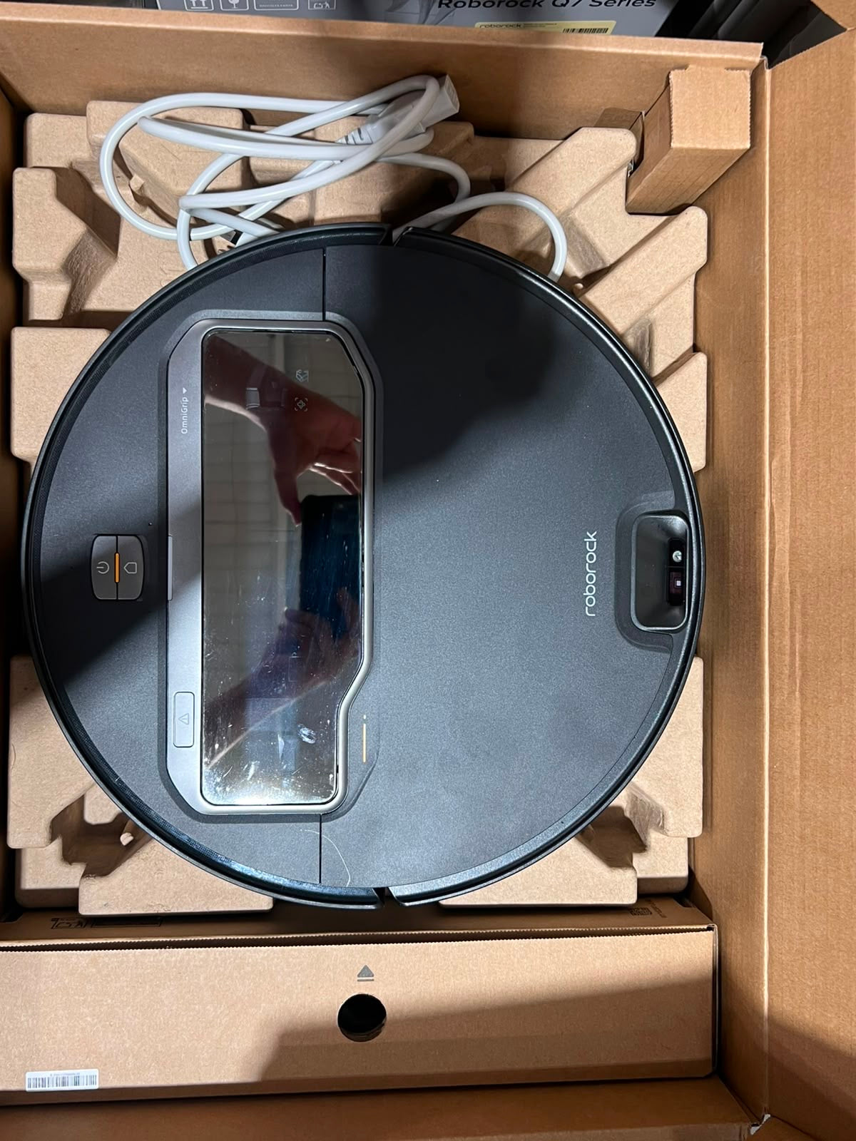 Roborock Saros Z70 Robot Vacuum & Mop Cleaner – Excellent Condition – 932 Minutes Usage Roborock